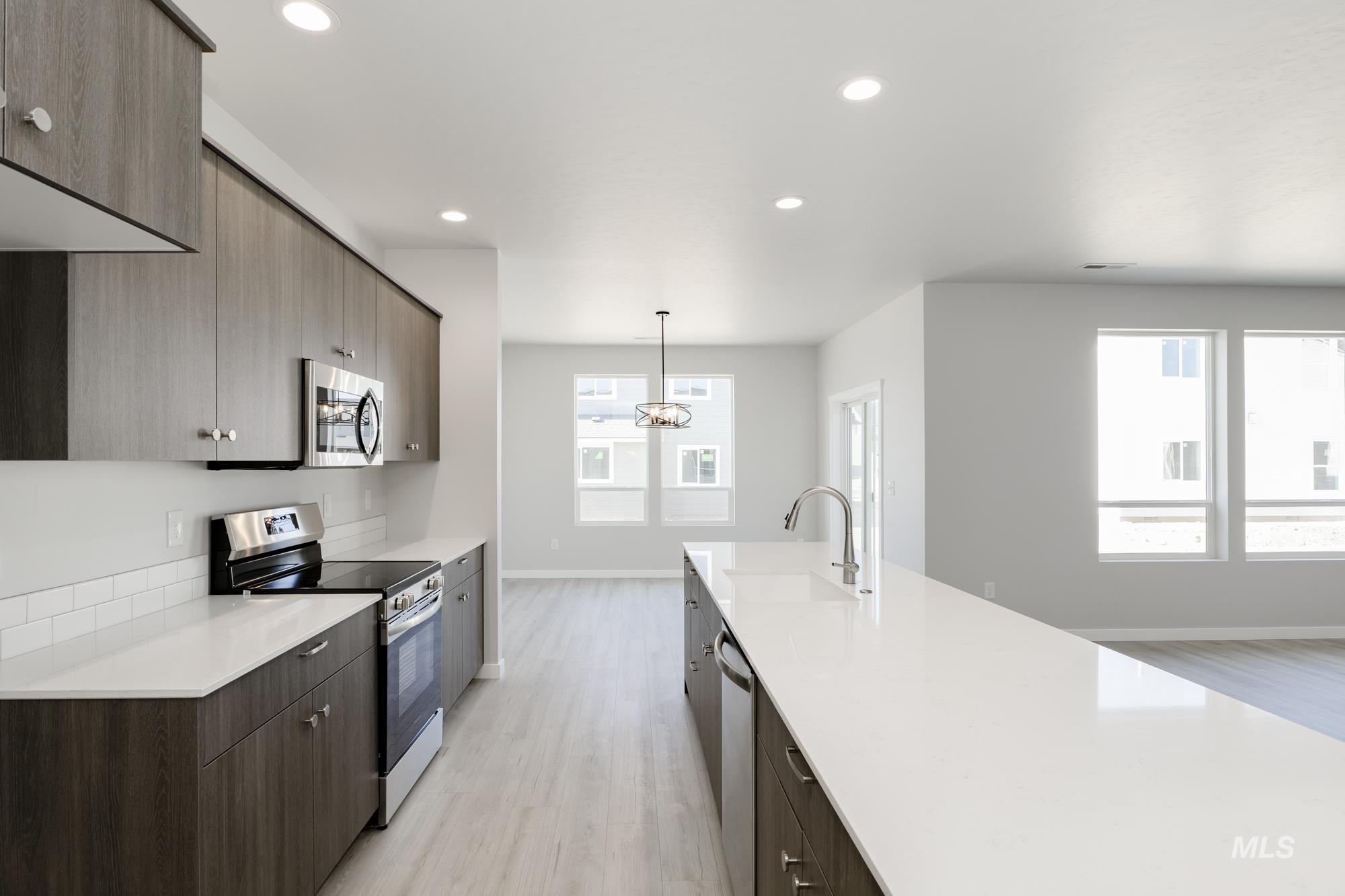 629 W Snowy Owl St, Kuna, Idaho 83634, 4 Bedrooms, 2 Bathrooms, Residential For Sale, Price $589,990, 98945723