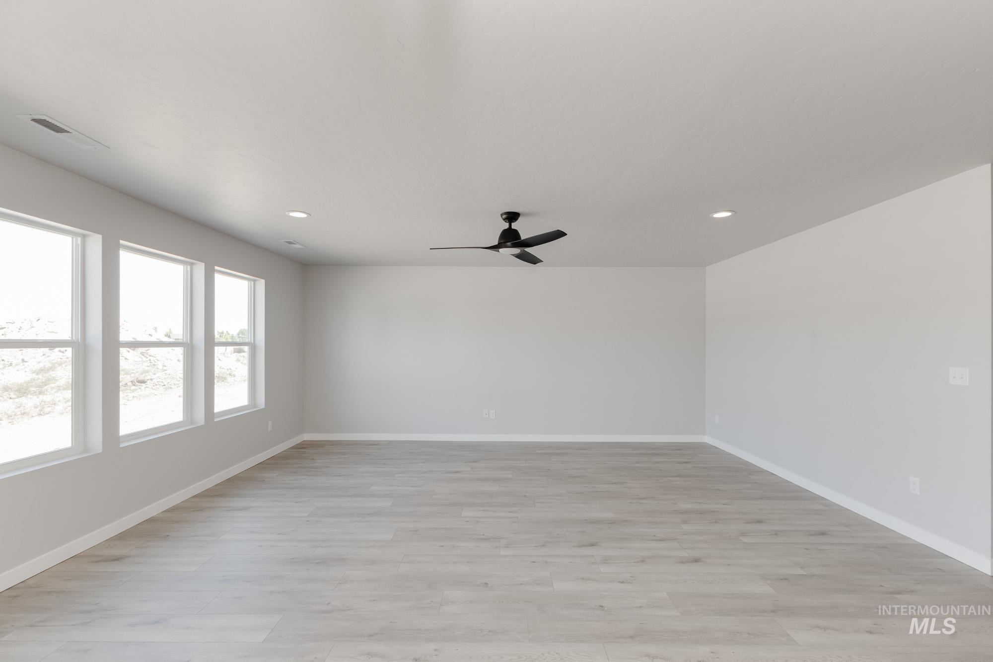 8525 S Tyrion Way, Kuna, Idaho 83634, 5 Bedrooms, 3 Bathrooms, Residential For Sale, Price $544,990, 98945766