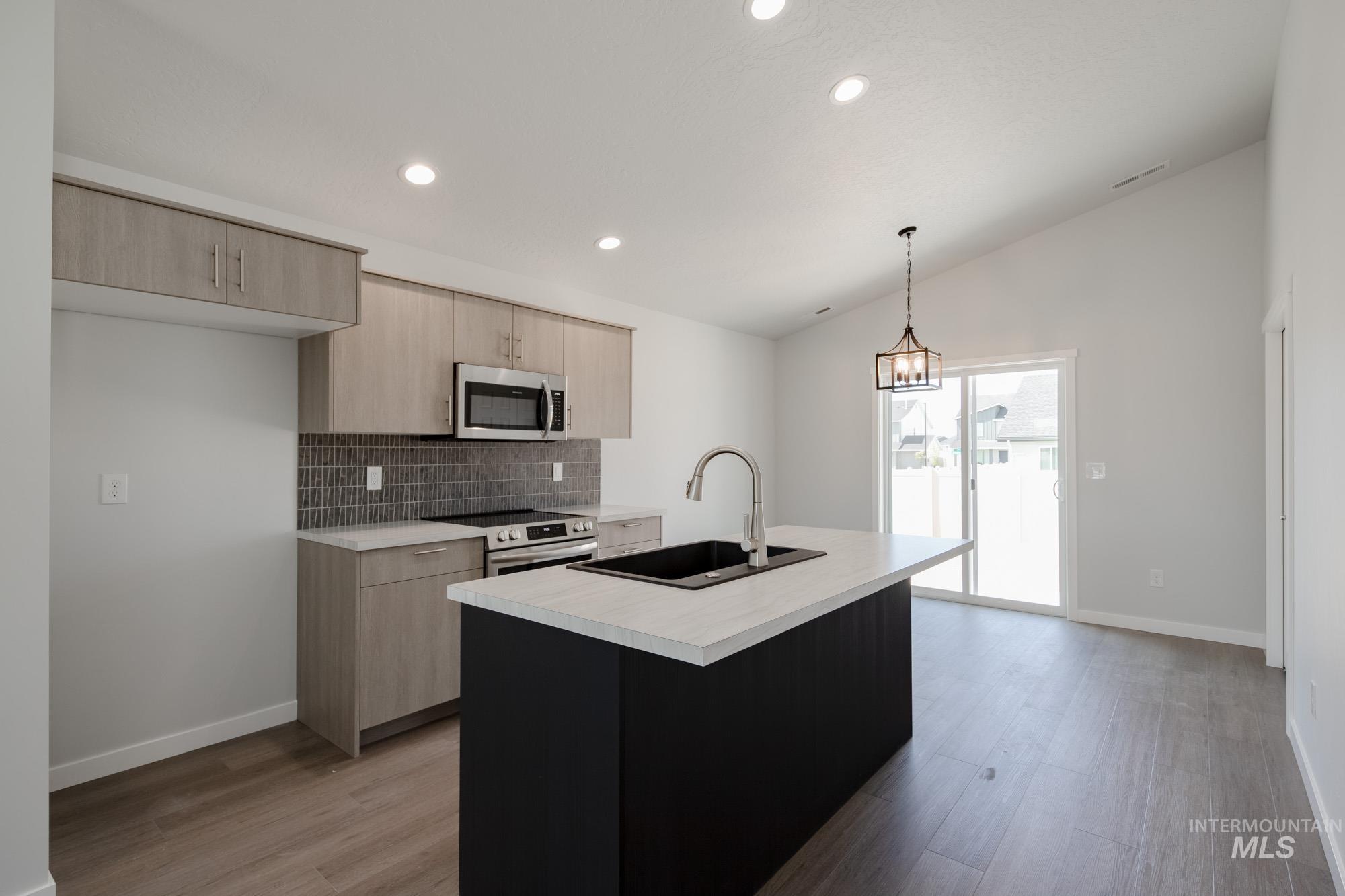 1261 W Bass River Dr, Meridian, Idaho 83642, 3 Bedrooms, 2 Bathrooms, Residential For Sale, Price $394,990, 98945774