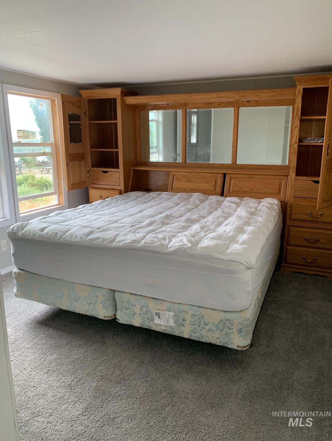 Bedroom with carpet