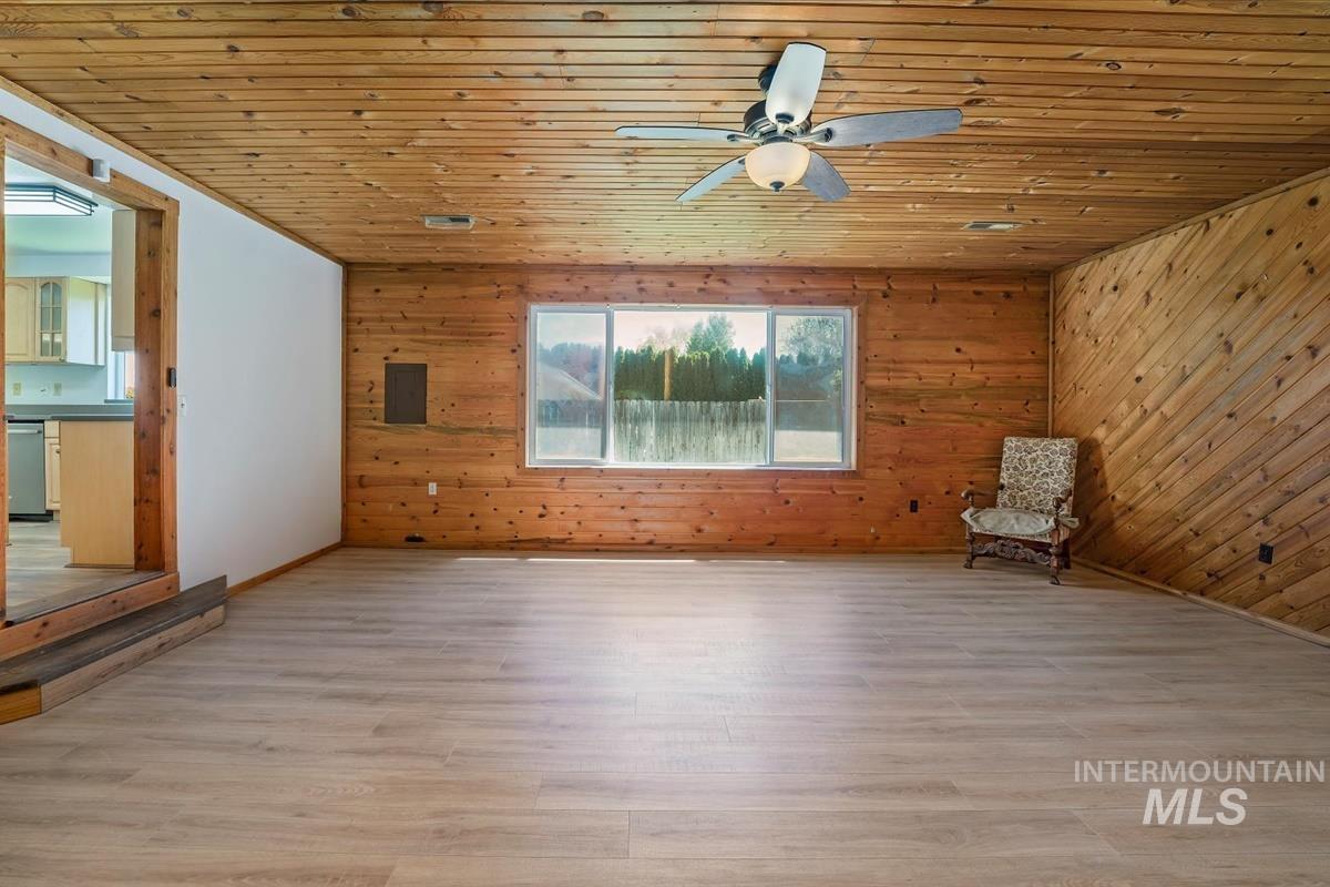 1212 E Ustick Rd, Caldwell, Idaho 83607, 6 Bedrooms, 3 Bathrooms, Residential For Sale, Price $514,900, 98945828