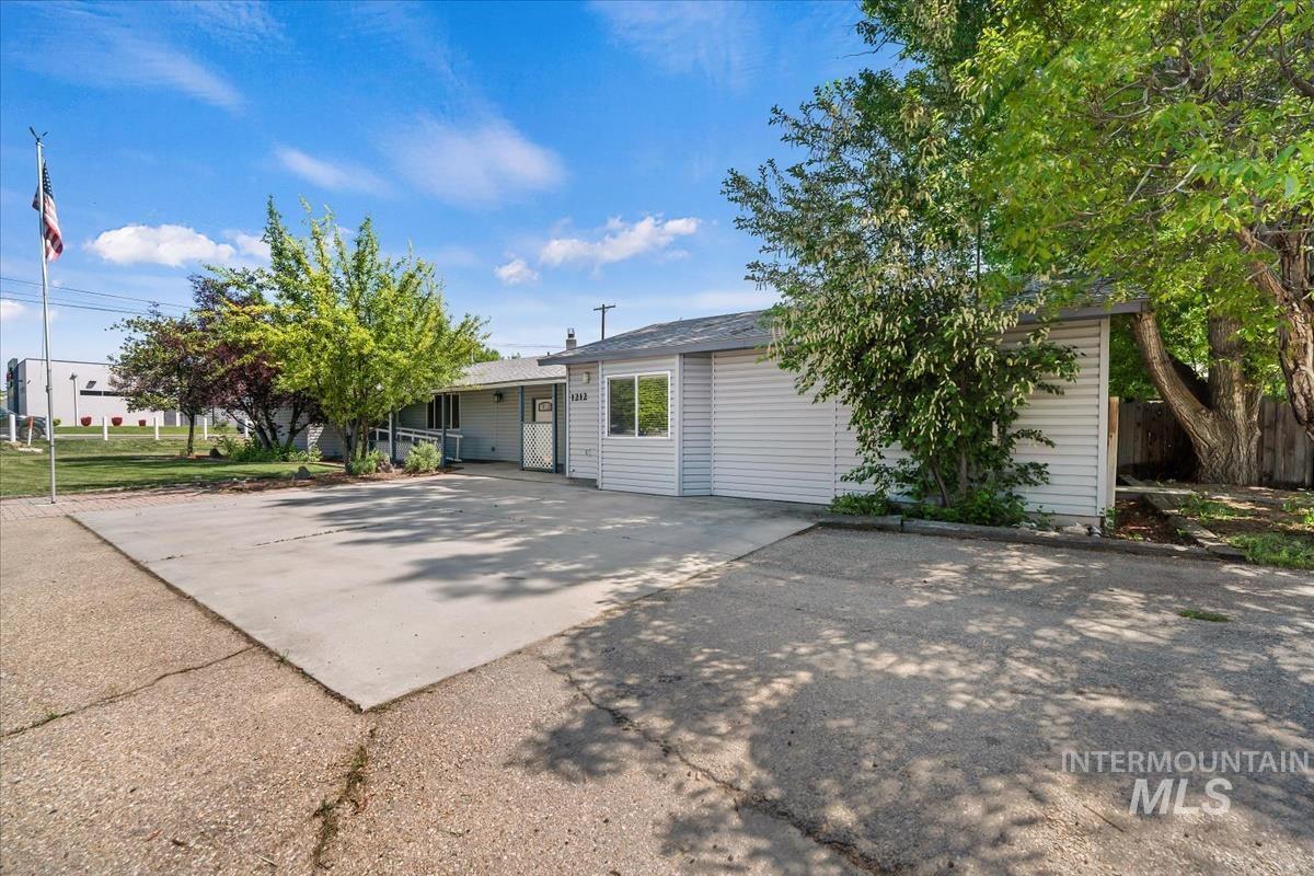 1212 E Ustick Rd, Caldwell, Idaho 83607, 6 Bedrooms, 3 Bathrooms, Residential For Sale, Price $514,900, 98945828