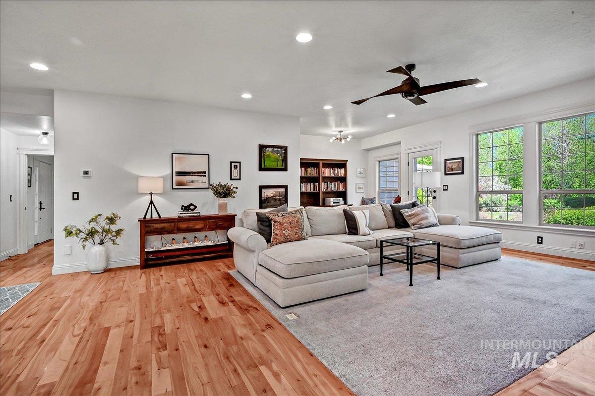 178 Cottonwood Ct, Eagle, Idaho 83616, 3 Bedrooms, 3.5 Bathrooms, Residential For Sale, Price $1,099,900, 98945829
