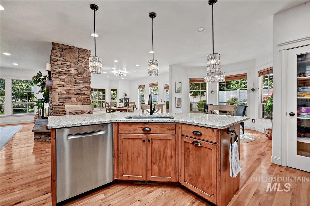 178 Cottonwood Ct, Eagle, Idaho 83616, 3 Bedrooms, 3.5 Bathrooms, Residential For Sale, Price $1,099,900, 98945829