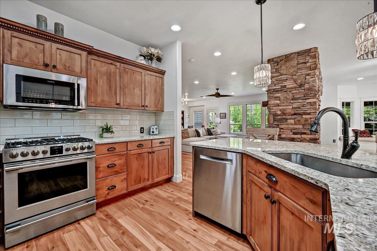 178 Cottonwood Ct, Eagle, Idaho 83616, 3 Bedrooms, 3.5 Bathrooms, Residential For Sale, Price $1,099,900, 98945829