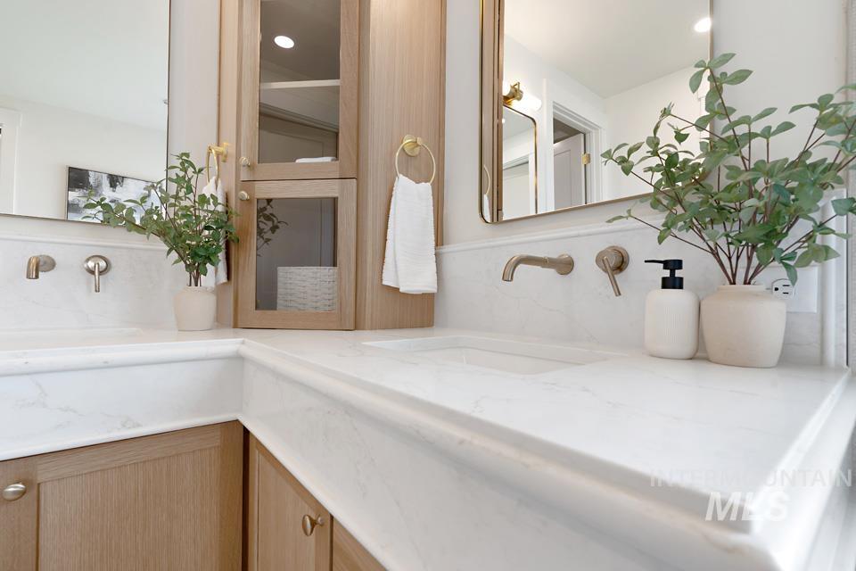 Bathroom with vanity and decorative backsplash