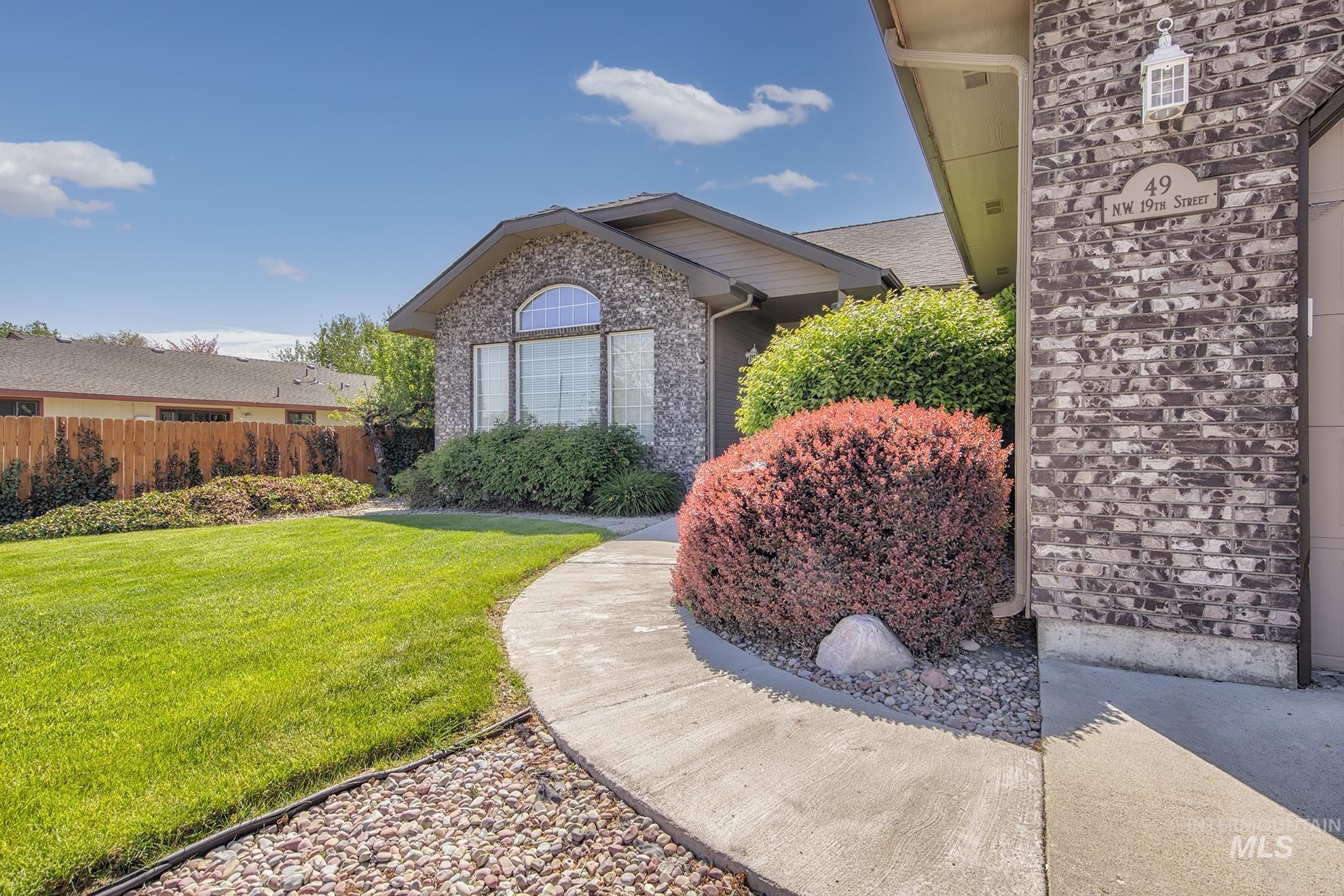 49 NW 19th St, Ontario, Oregon 97914, 4 Bedrooms, 3 Bathrooms, Residential For Sale, Price $485,000, 98945884