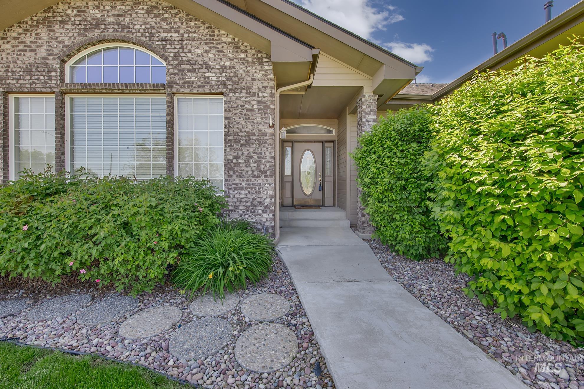 49 NW 19th St, Ontario, Oregon 97914, 4 Bedrooms, 3 Bathrooms, Residential For Sale, Price $485,000, 98945884