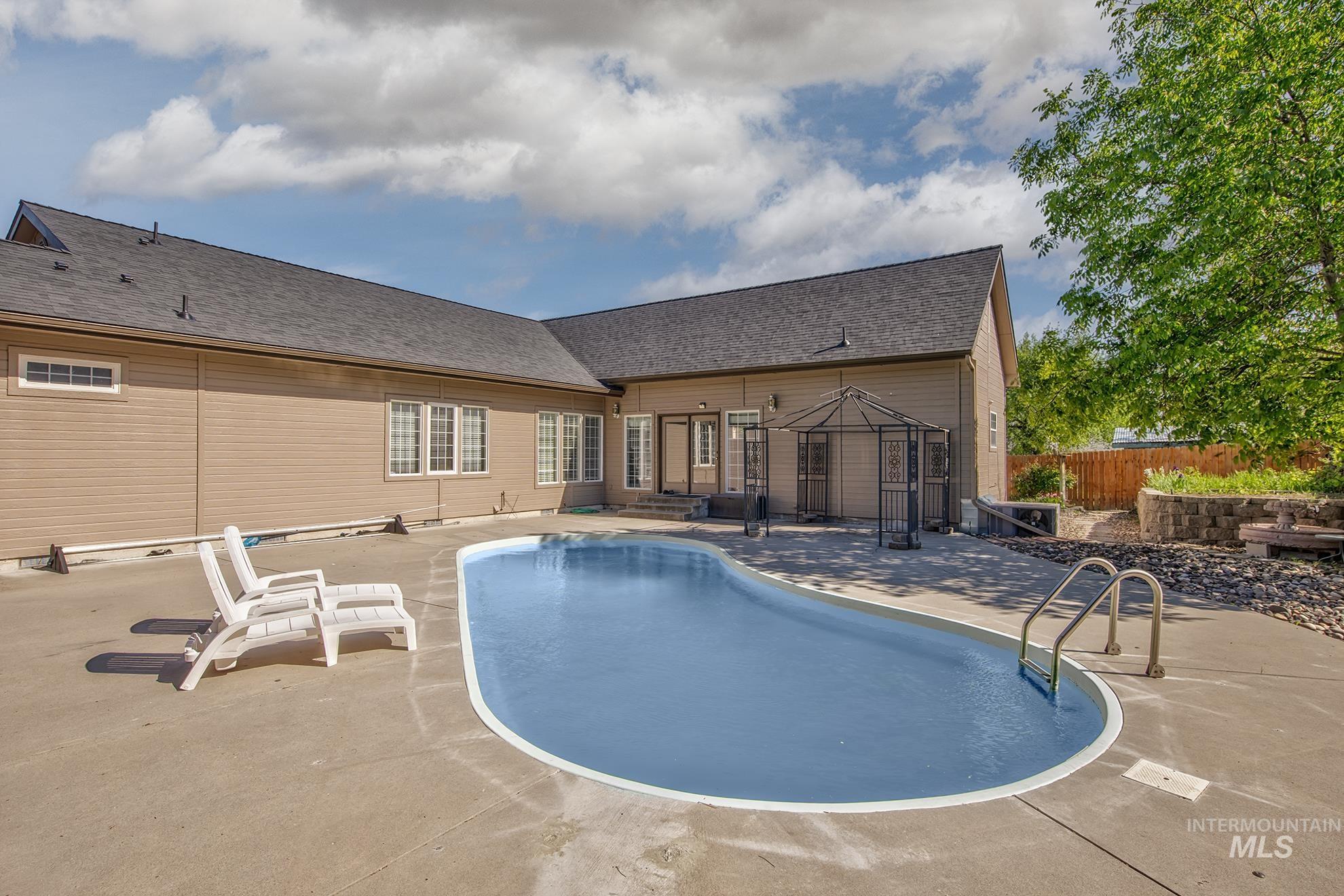 49 NW 19th St, Ontario, Oregon 97914, 4 Bedrooms, 3 Bathrooms, Residential For Sale, Price $485,000, 98945884