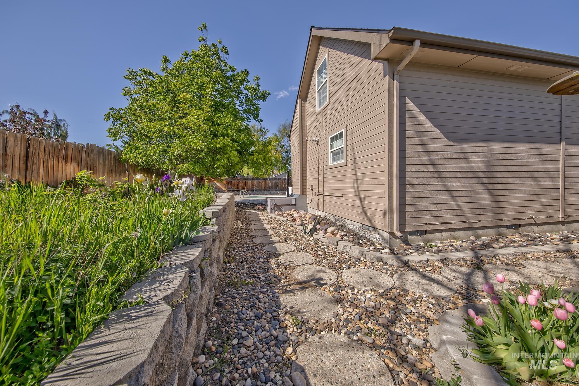 49 NW 19th St, Ontario, Oregon 97914, 4 Bedrooms, 3 Bathrooms, Residential For Sale, Price $485,000, 98945884
