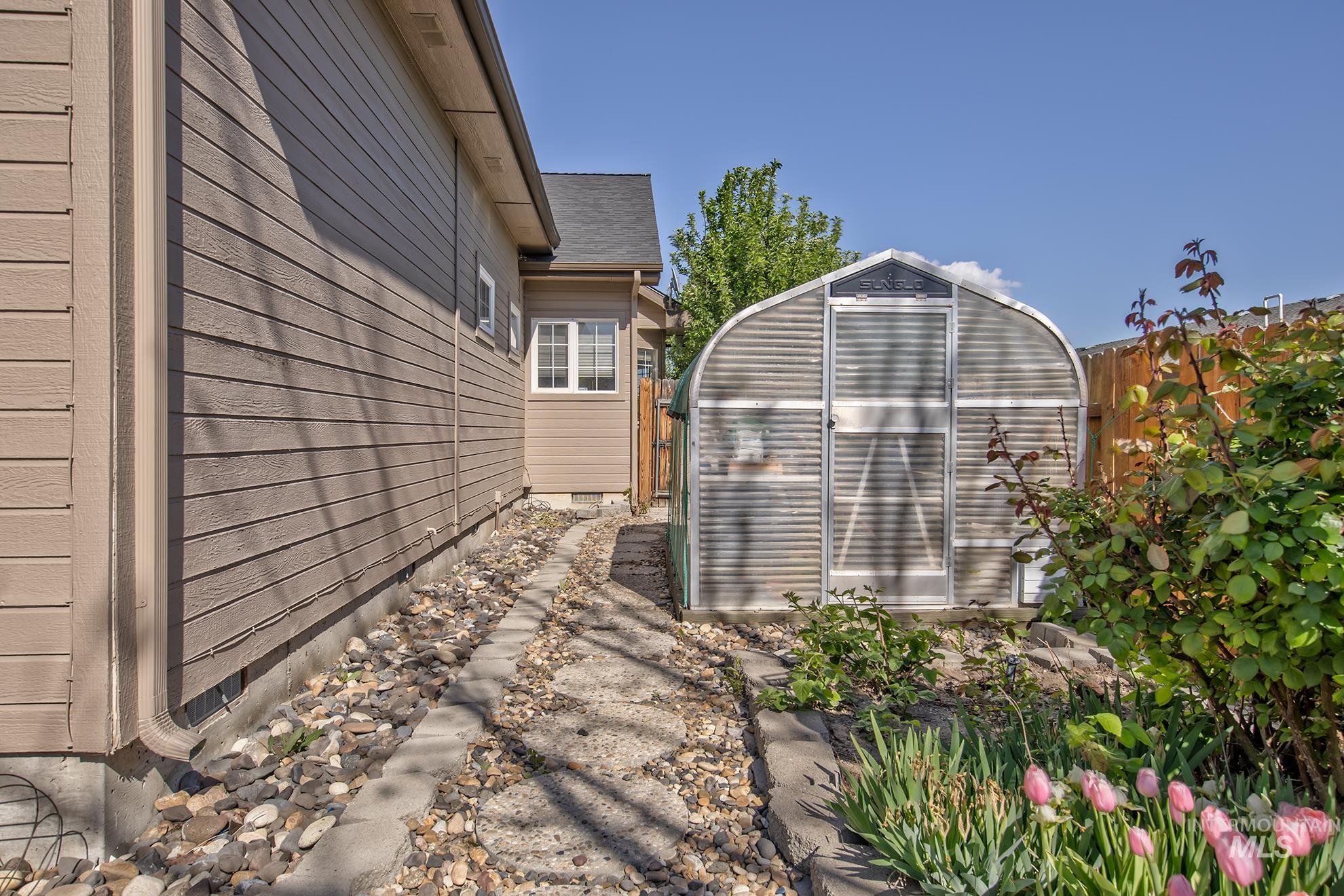 49 NW 19th St, Ontario, Oregon 97914, 4 Bedrooms, 3 Bathrooms, Residential For Sale, Price $485,000, 98945884