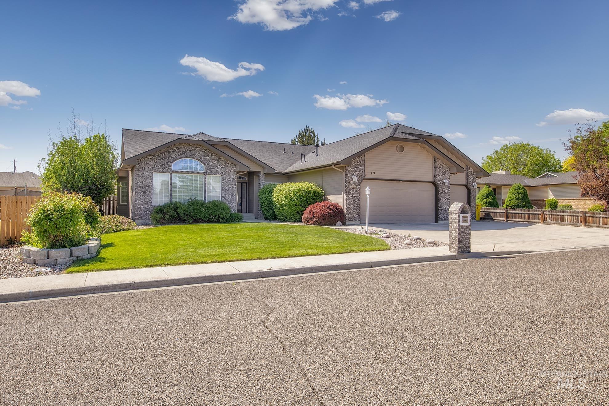 49 NW 19th St, Ontario, Oregon 97914, 4 Bedrooms, 3 Bathrooms, Residential For Sale, Price $485,000, 98945884