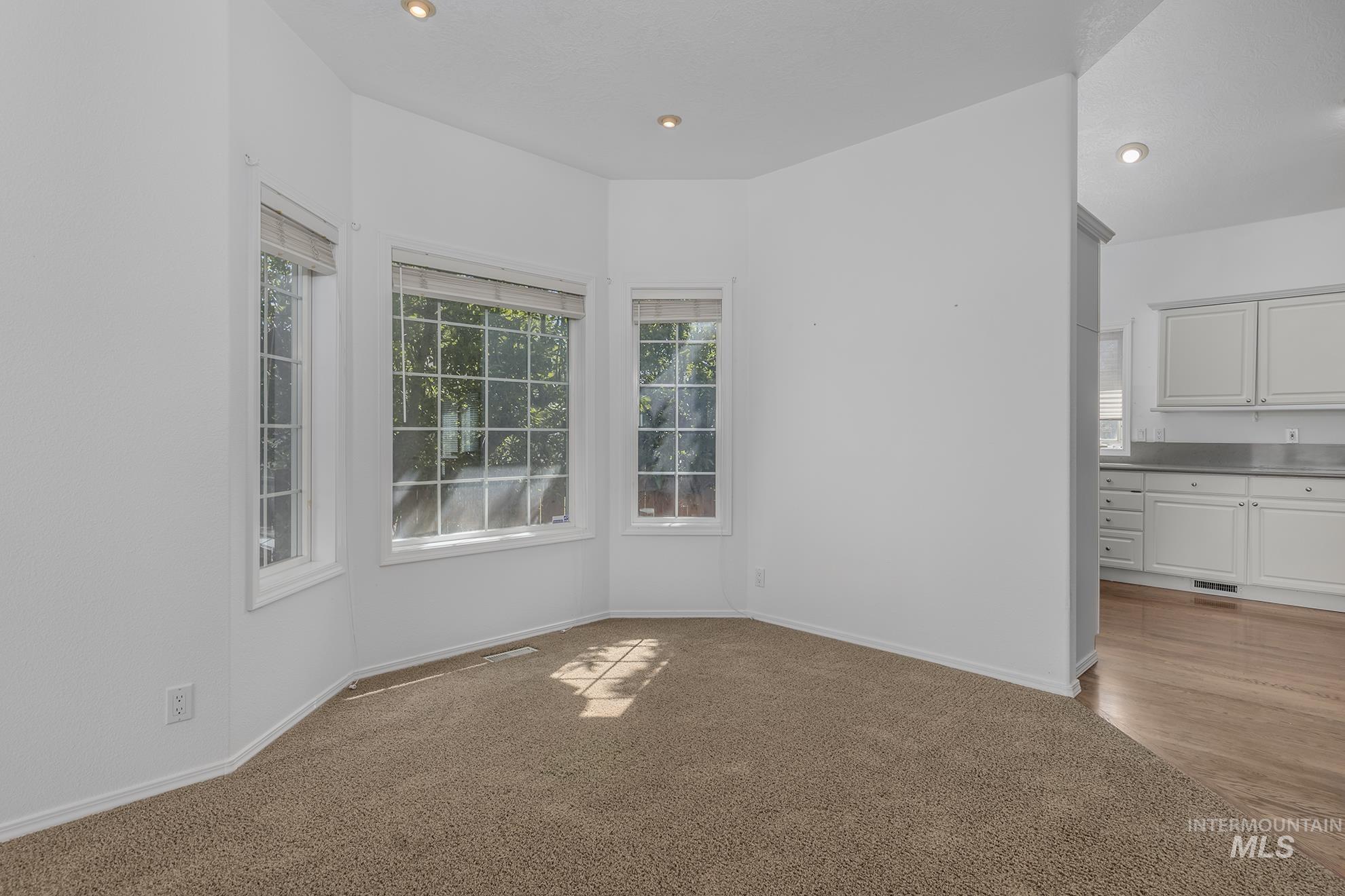 49 NW 19th St, Ontario, Oregon 97914, 4 Bedrooms, 3 Bathrooms, Residential For Sale, Price $485,000, 98945884