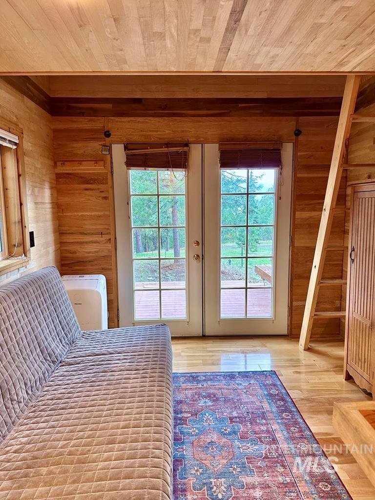 14 Melonie Lp, Cascade, Idaho 83611, 3 Bedrooms, 2 Bathrooms, Residential For Sale, Price $550,000, 98945890