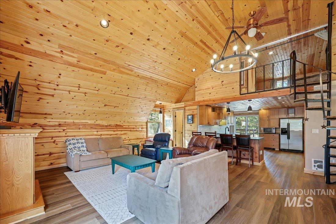 14 Melonie Lp, Cascade, Idaho 83611, 3 Bedrooms, 2 Bathrooms, Residential For Sale, Price $550,000, 98945890