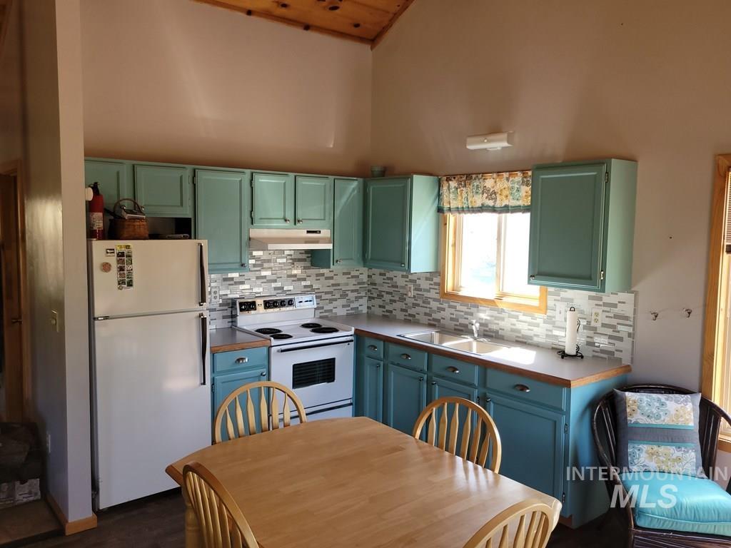 32 Mountain Air Dr, Cascade, Idaho 83611, 1 Bedroom, 1.5 Bathrooms, Residential For Sale, Price $349,499, 98945896