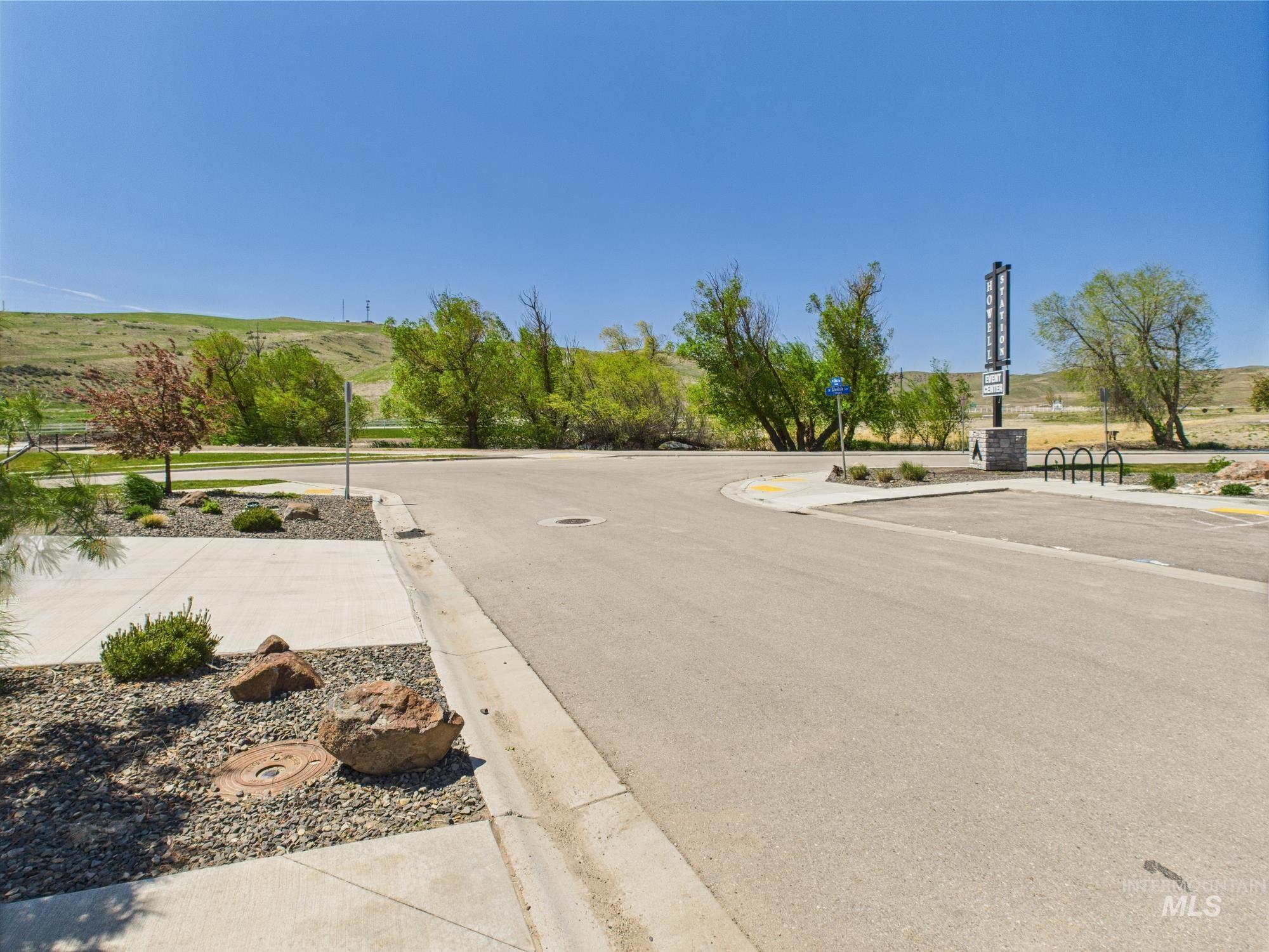 5700 W Elk Trail Street, Boise, Idaho 83714, 3 Bedrooms, 2.5 Bathrooms, Residential For Sale, Price $489,000, 98945931