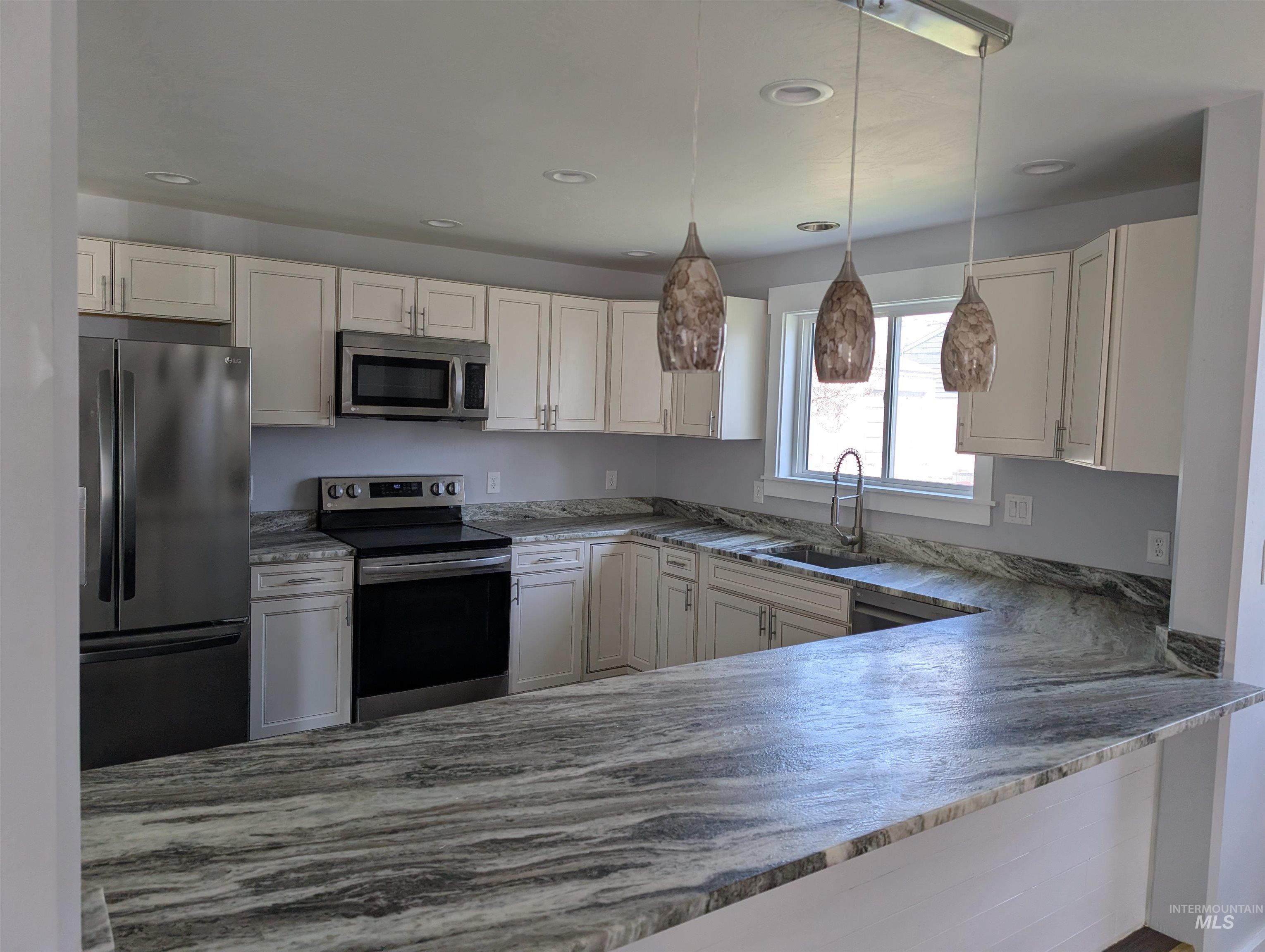116 8th N, Buhl, Idaho 83316, 4 Bedrooms, 3 Bathrooms, Residential For Sale, Price $389,900, 98945947