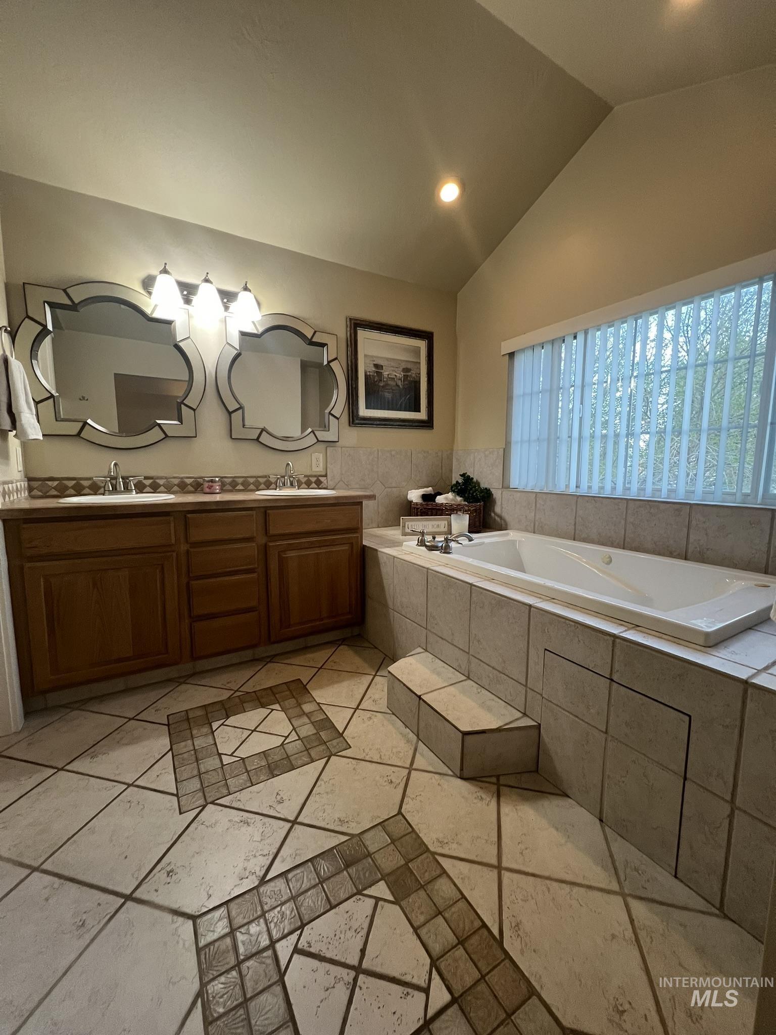 140 W Valley Road, Hagerman, Idaho 83332, 5 Bedrooms, 2.5 Bathrooms, Residential For Sale, Price $425,000, 98946037