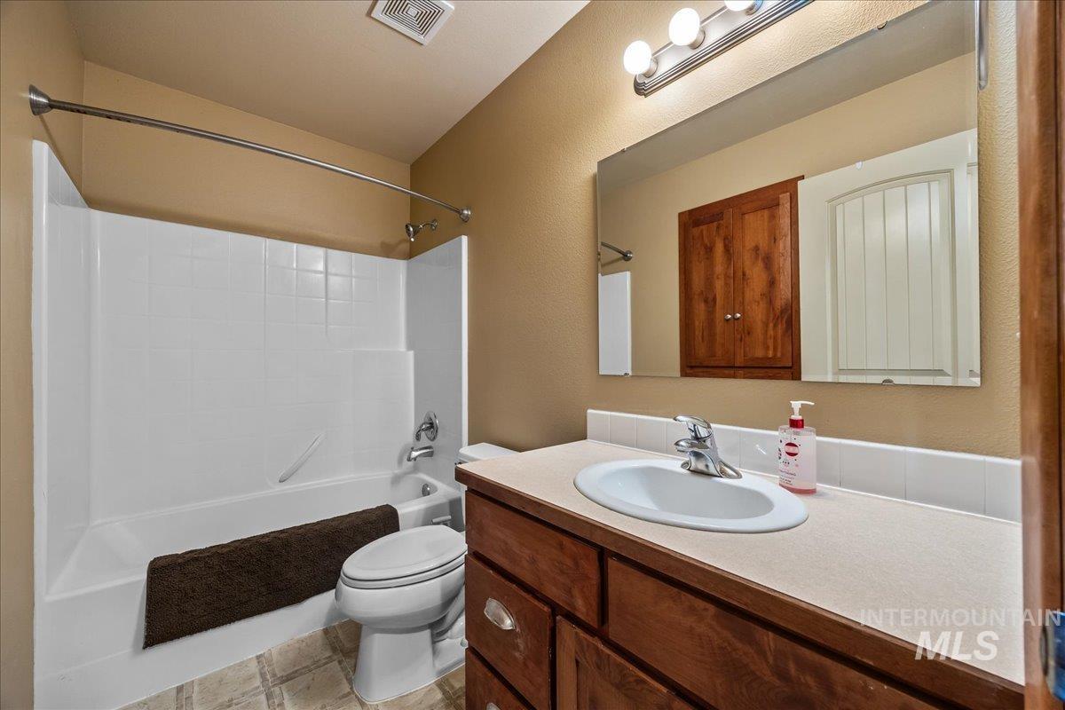 19250 Quarter Mile Ln, Caldwell, Idaho 83607-9002, 6 Bedrooms, 4 Bathrooms, Residential For Sale, Price $899,700, 98946100