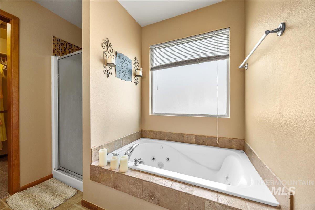 19250 Quarter Mile Ln, Caldwell, Idaho 83607-9002, 6 Bedrooms, 4 Bathrooms, Residential For Sale, Price $899,700, 98946100