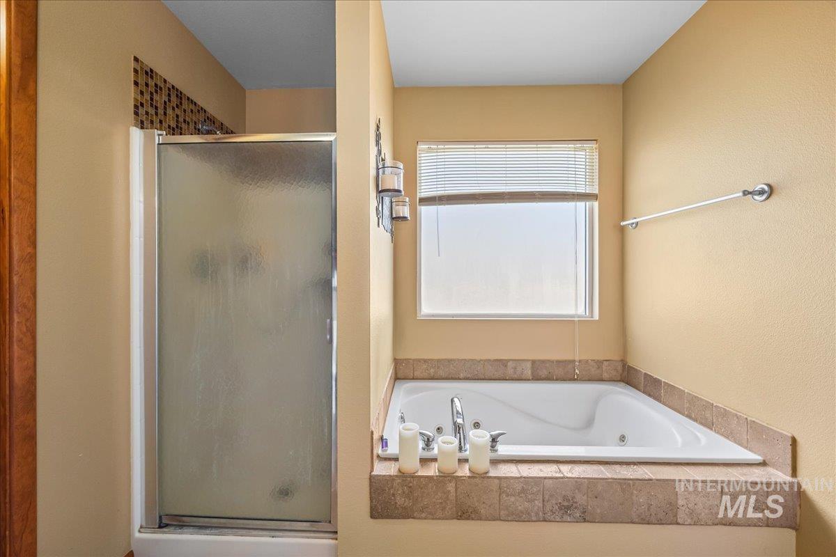 19250 Quarter Mile Ln, Caldwell, Idaho 83607-9002, 6 Bedrooms, 4 Bathrooms, Residential For Sale, Price $899,700, 98946100