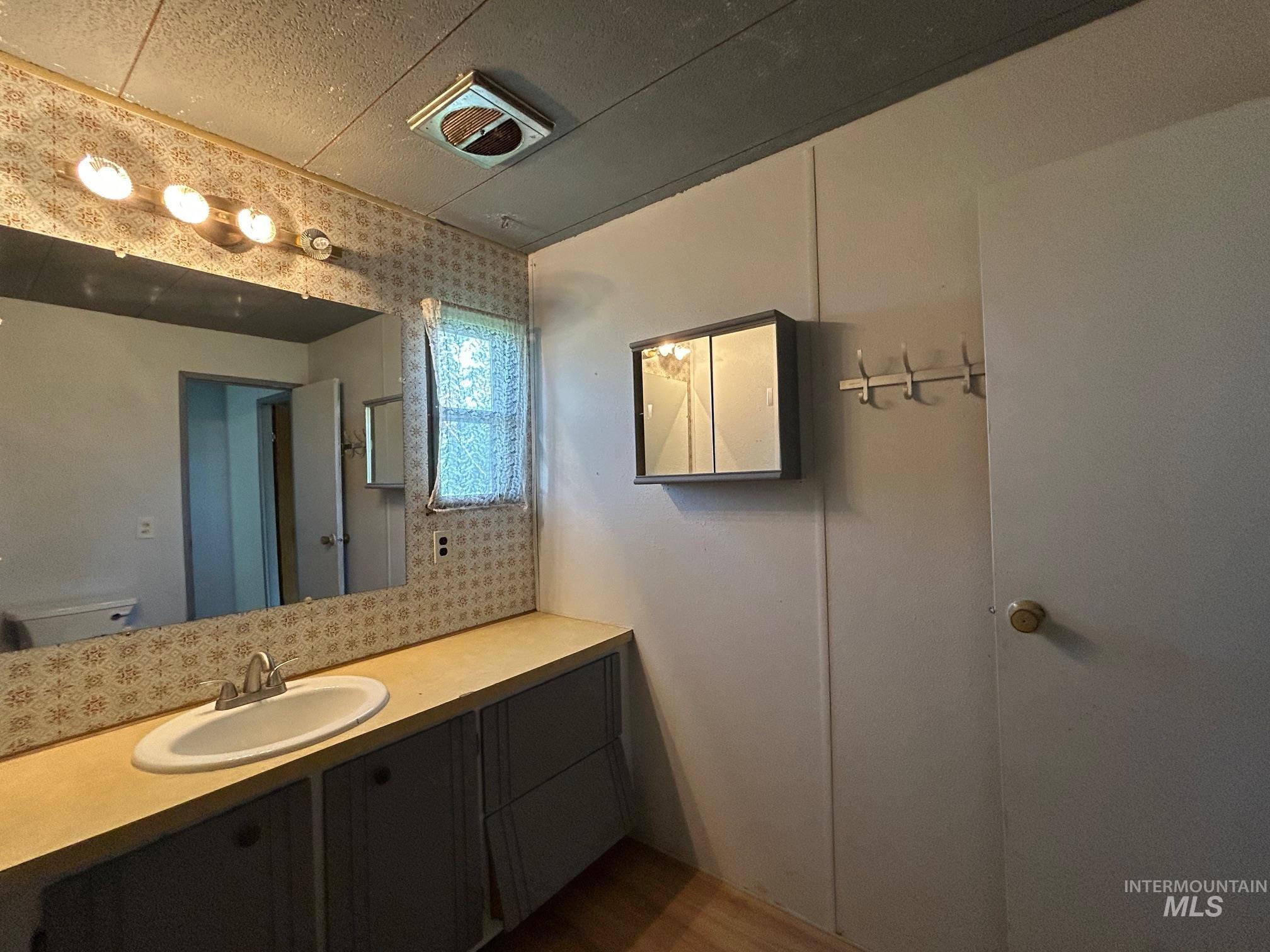 516 N 1st Avenue, Craigmont, Idaho 83523, 2 Bedrooms, 1 Bathroom, Residential For Sale, Price $135,000, 98946116