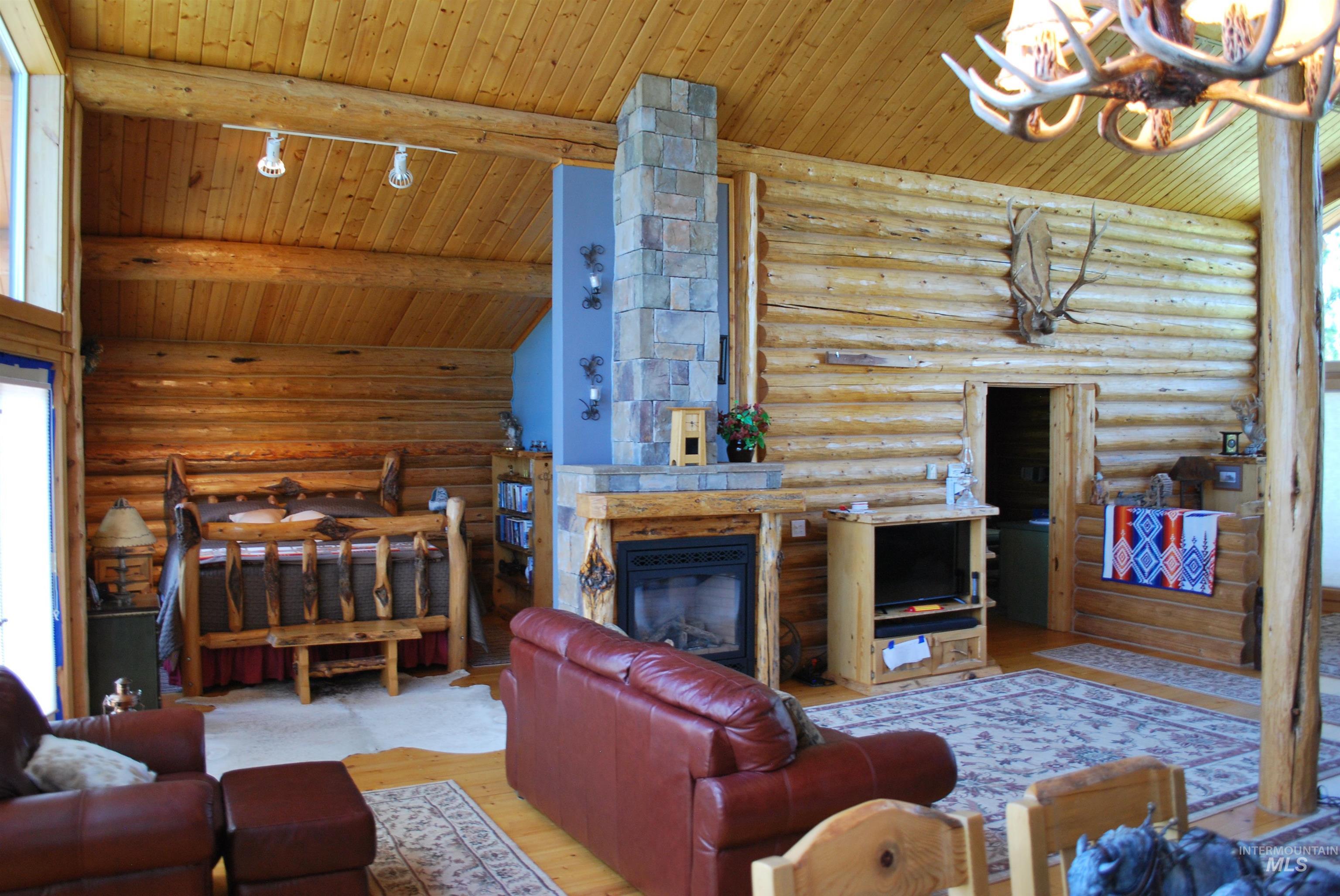 4975 Middle Road, Lenore, Idaho 83541, 1 Bedroom, 1.5 Bathrooms, Residential For Sale, Price $1,950,000, 98946171