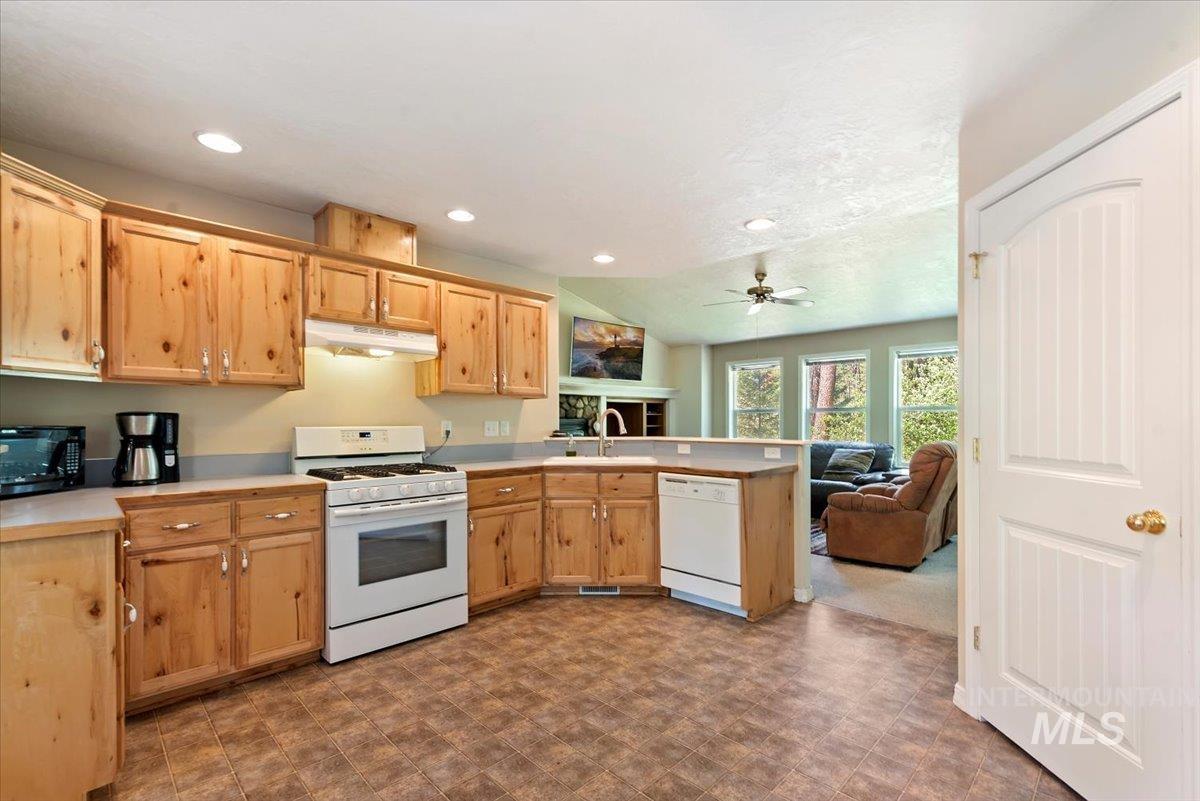 104 Sky Ridge Dr, Garden Valley, Idaho 83622, 3 Bedrooms, 2 Bathrooms, Residential For Sale, Price $499,900, 98946209