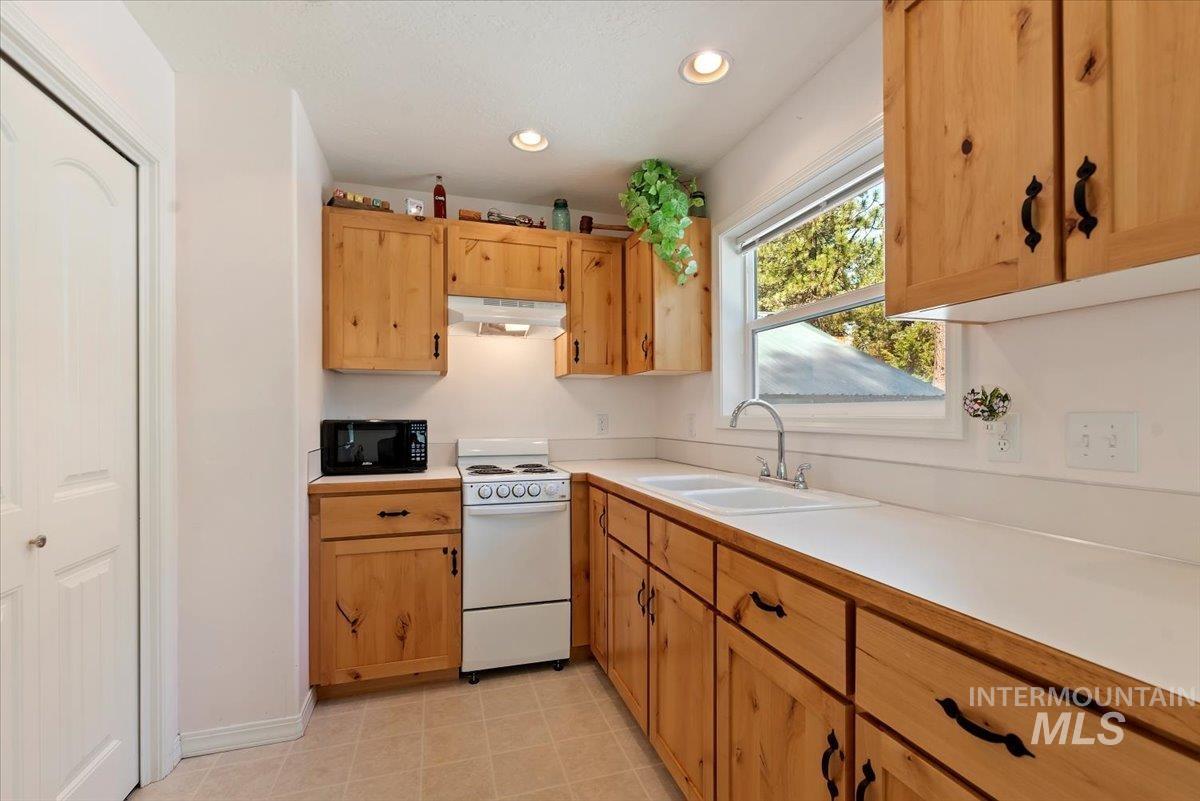 104 Sky Ridge Dr, Garden Valley, Idaho 83622, 3 Bedrooms, 2 Bathrooms, Residential For Sale, Price $499,900, 98946209