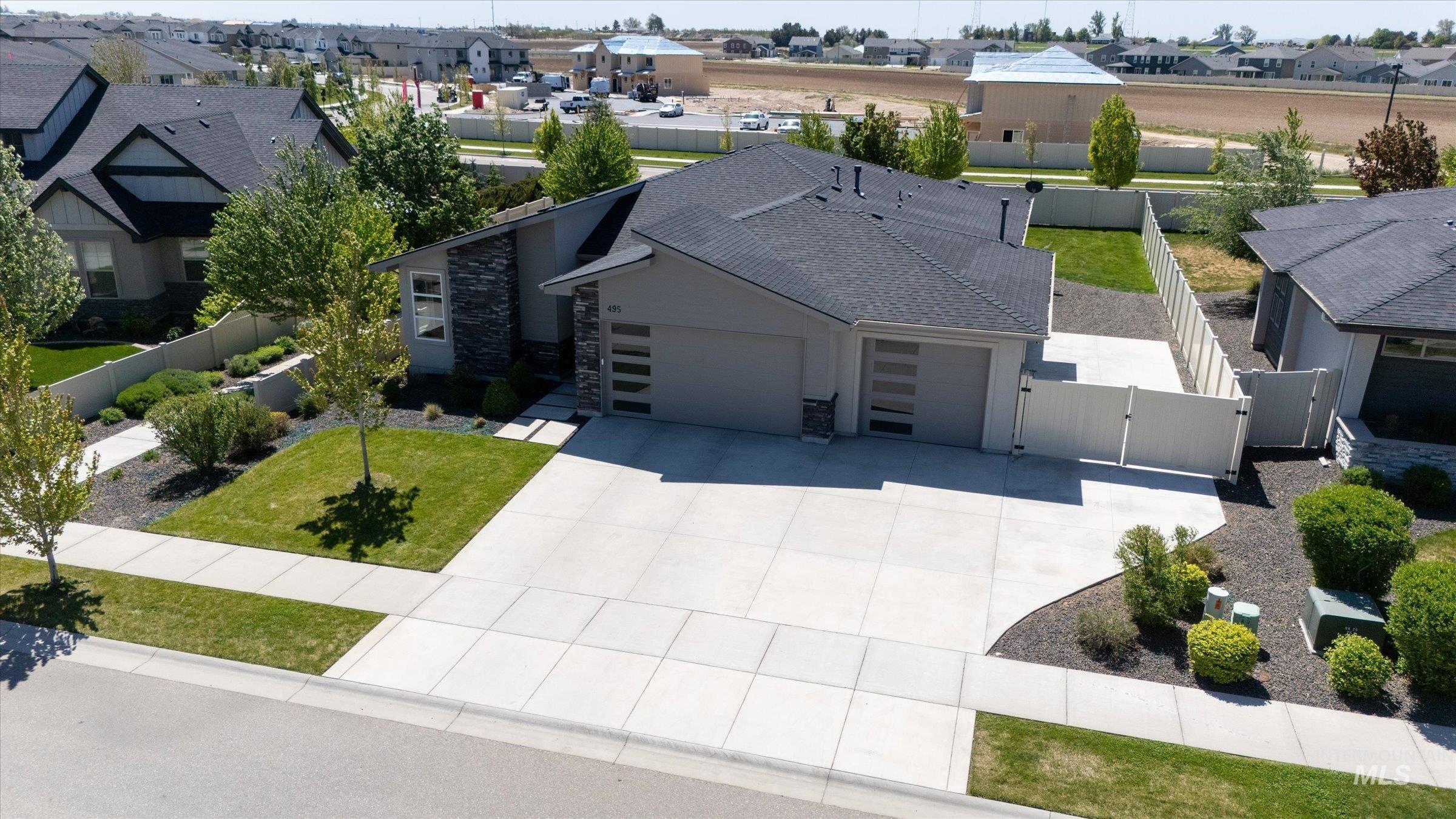 495 W Oak Springs Dr, Meridian, Idaho 83642, 3 Bedrooms, 2 Bathrooms, Residential For Sale, Price $729,000, 98946214