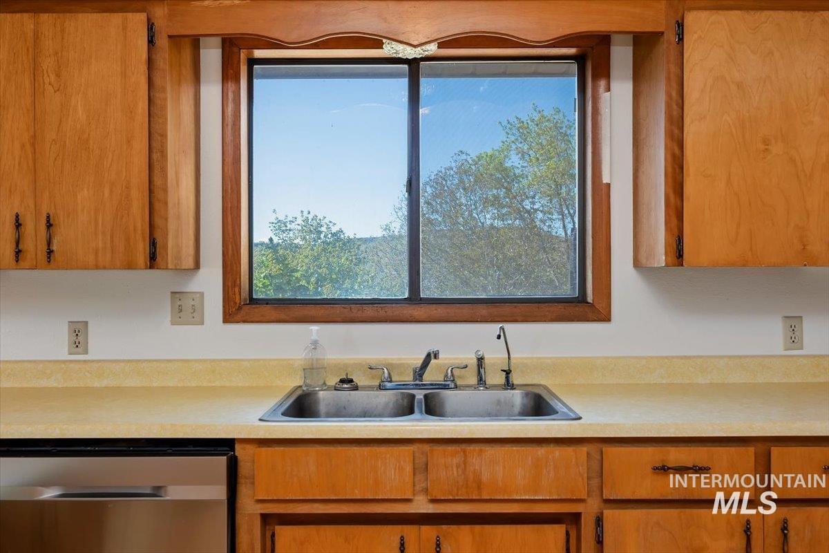 1211 E 4338 North, Buhl, Idaho 83316, 4 Bedrooms, 2.5 Bathrooms, Residential For Sale, Price $459,900, 98946263