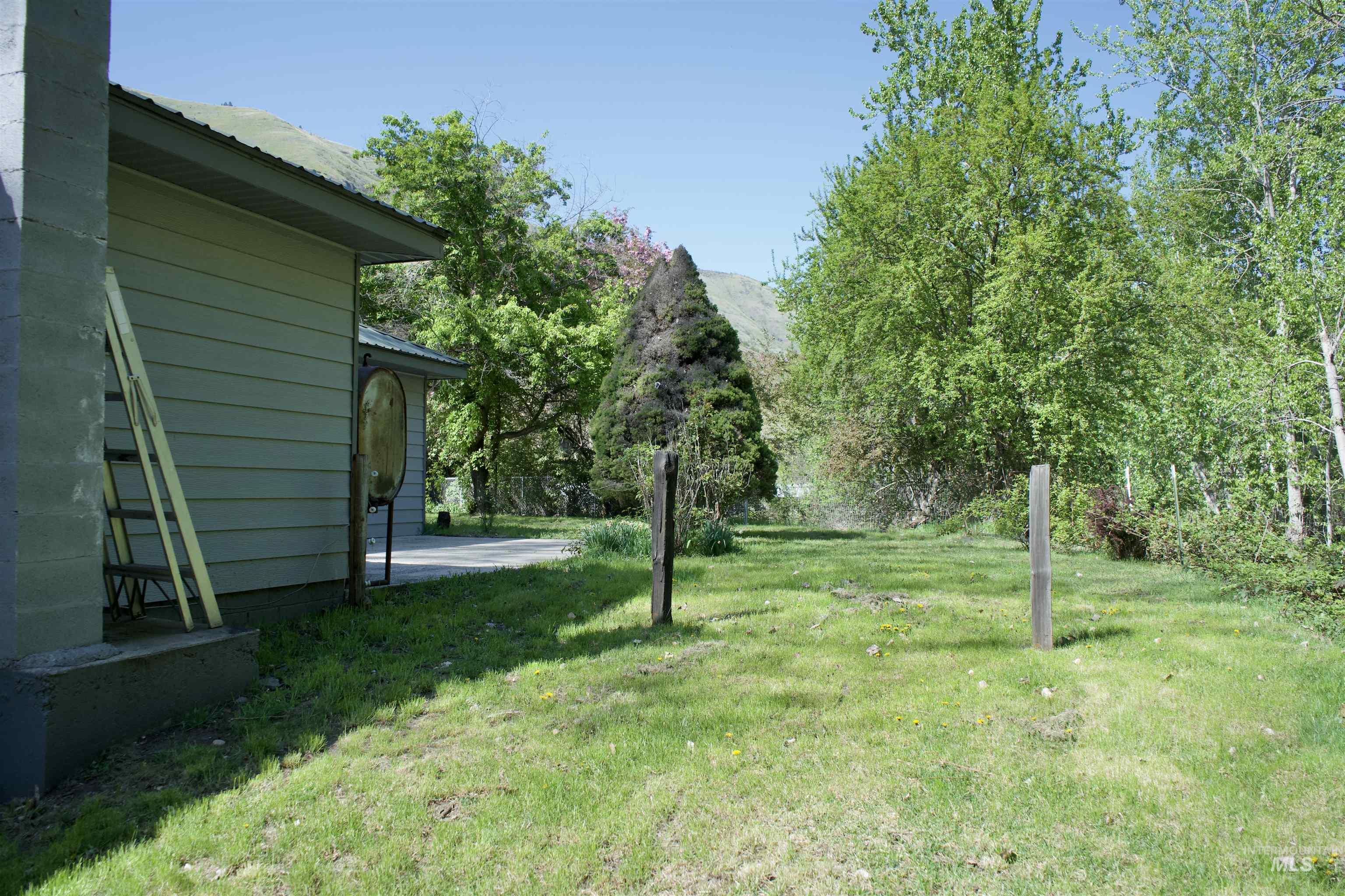 475 Graves Creek Rd, CottonWood, Idaho 83522, 3 Bedrooms, 2.5 Bathrooms, Residential For Sale, Price $385,000, 98946267