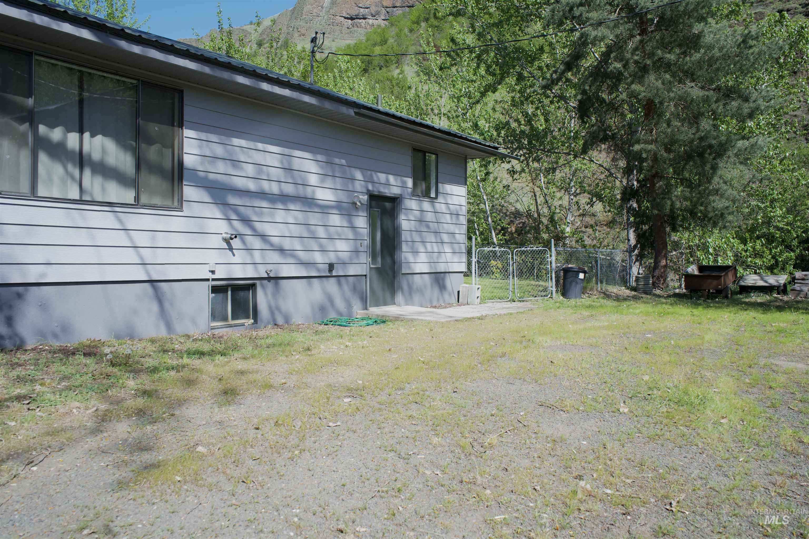 475 Graves Creek Rd, CottonWood, Idaho 83522, 3 Bedrooms, 2.5 Bathrooms, Residential For Sale, Price $385,000, 98946267