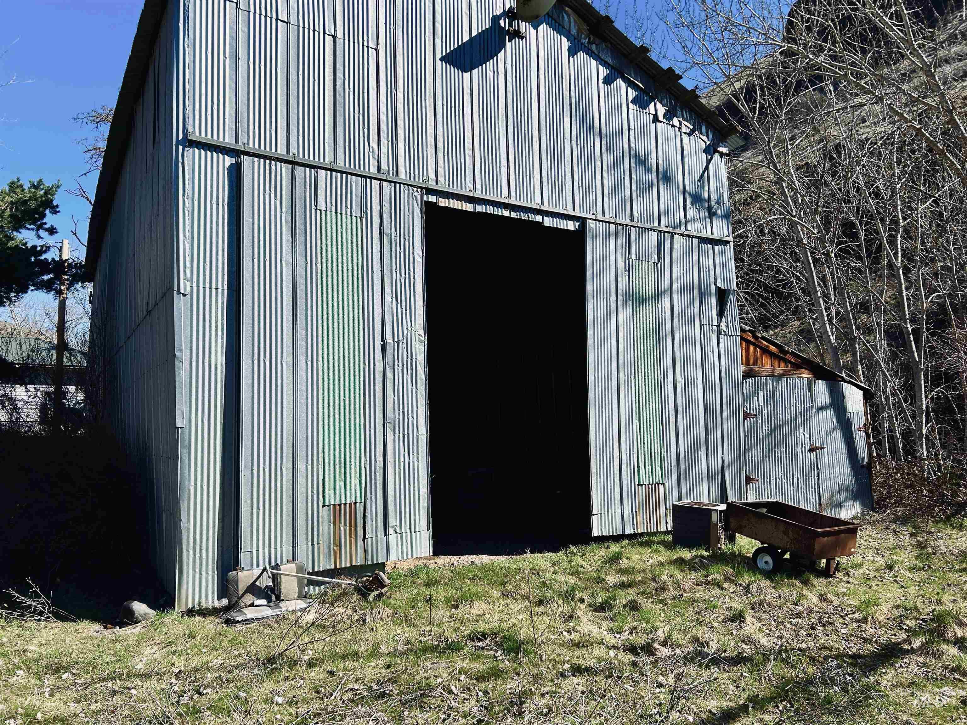 475 Graves Creek Rd, CottonWood, Idaho 83522, 3 Bedrooms, 2.5 Bathrooms, Residential For Sale, Price $385,000, 98946267