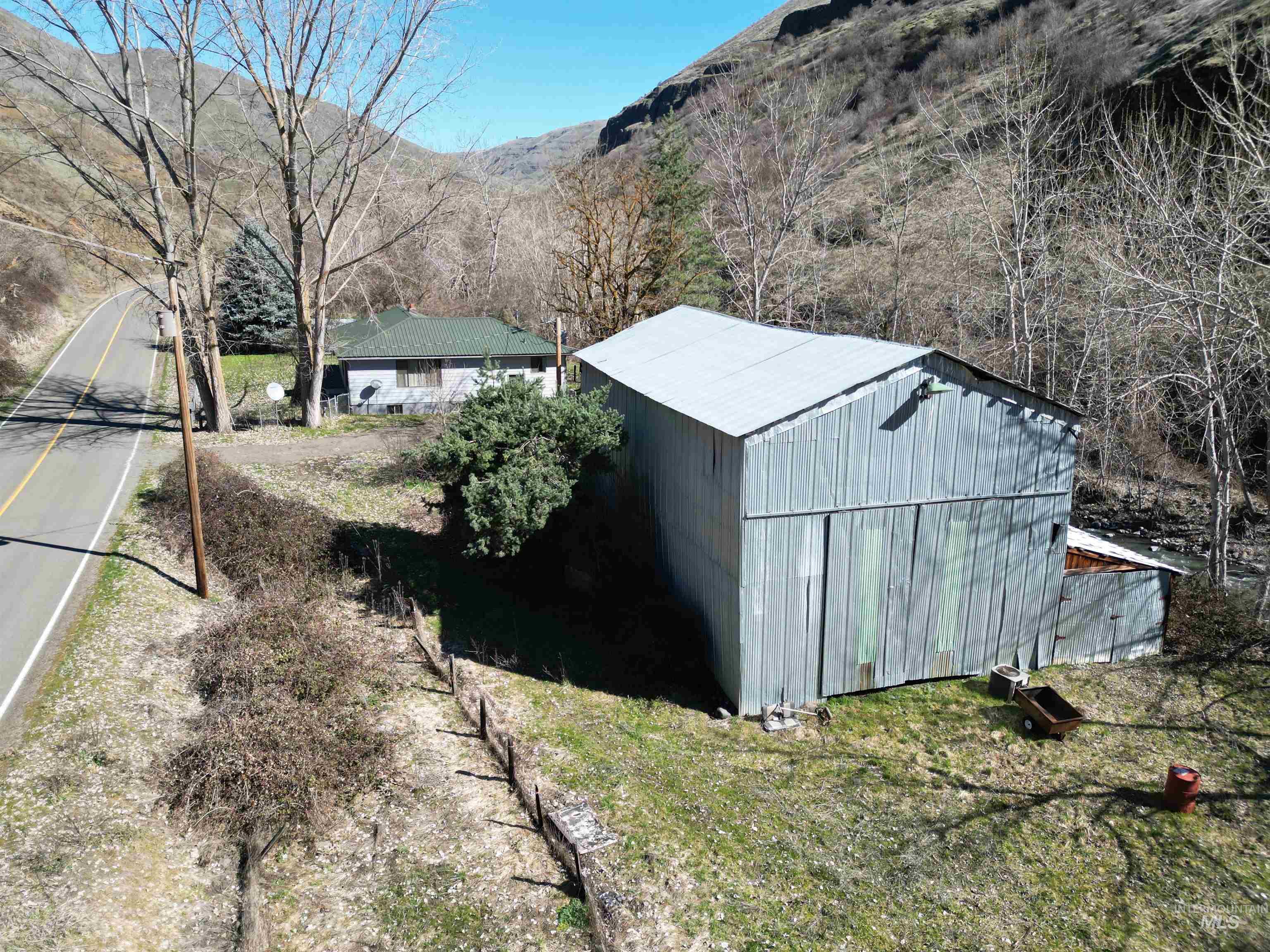 475 Graves Creek Rd, CottonWood, Idaho 83522, 3 Bedrooms, 2.5 Bathrooms, Residential For Sale, Price $385,000, 98946267
