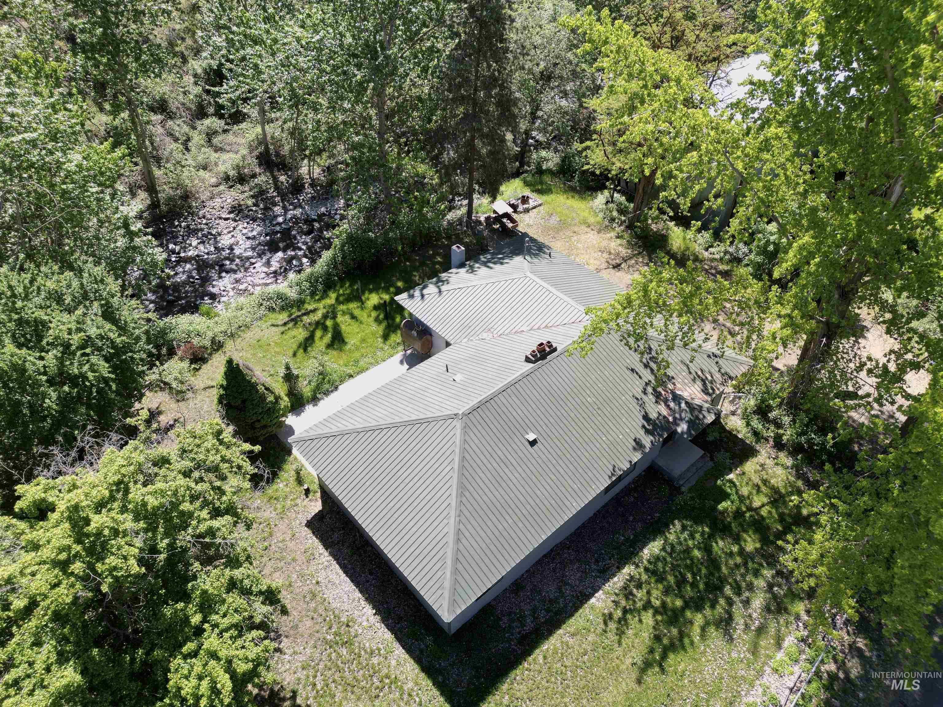 475 Graves Creek Rd, CottonWood, Idaho 83522, 3 Bedrooms, 2.5 Bathrooms, Residential For Sale, Price $385,000, 98946267