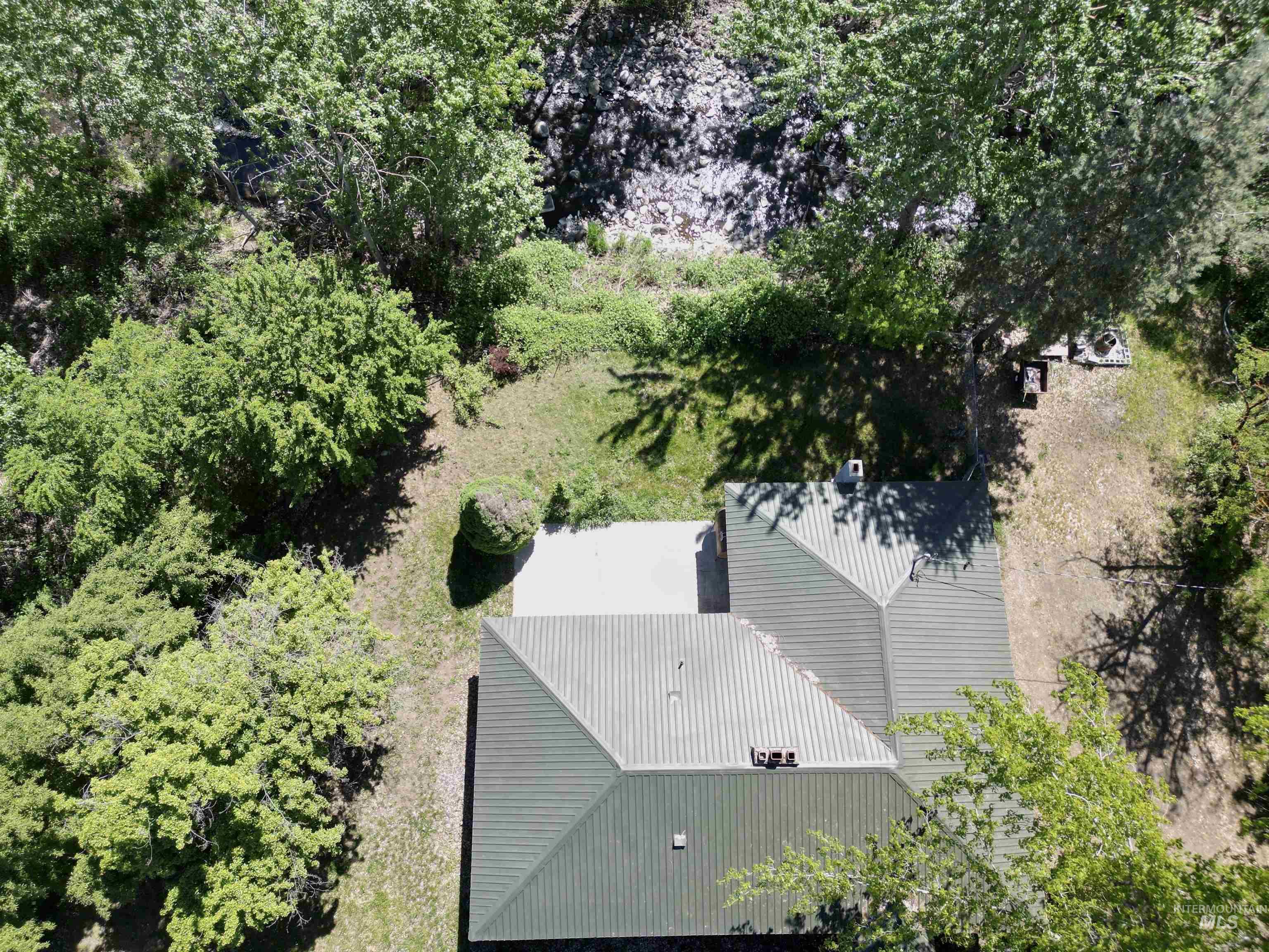 475 Graves Creek Rd, CottonWood, Idaho 83522, 3 Bedrooms, 2.5 Bathrooms, Residential For Sale, Price $385,000, 98946267