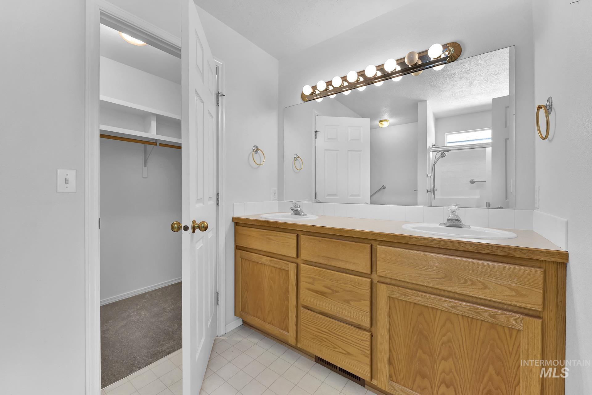 227 E Spinosa Dr, Meridian, Idaho 83646-3345, 2 Bedrooms, 2 Bathrooms, Residential For Sale, Price $394,500, 98946292