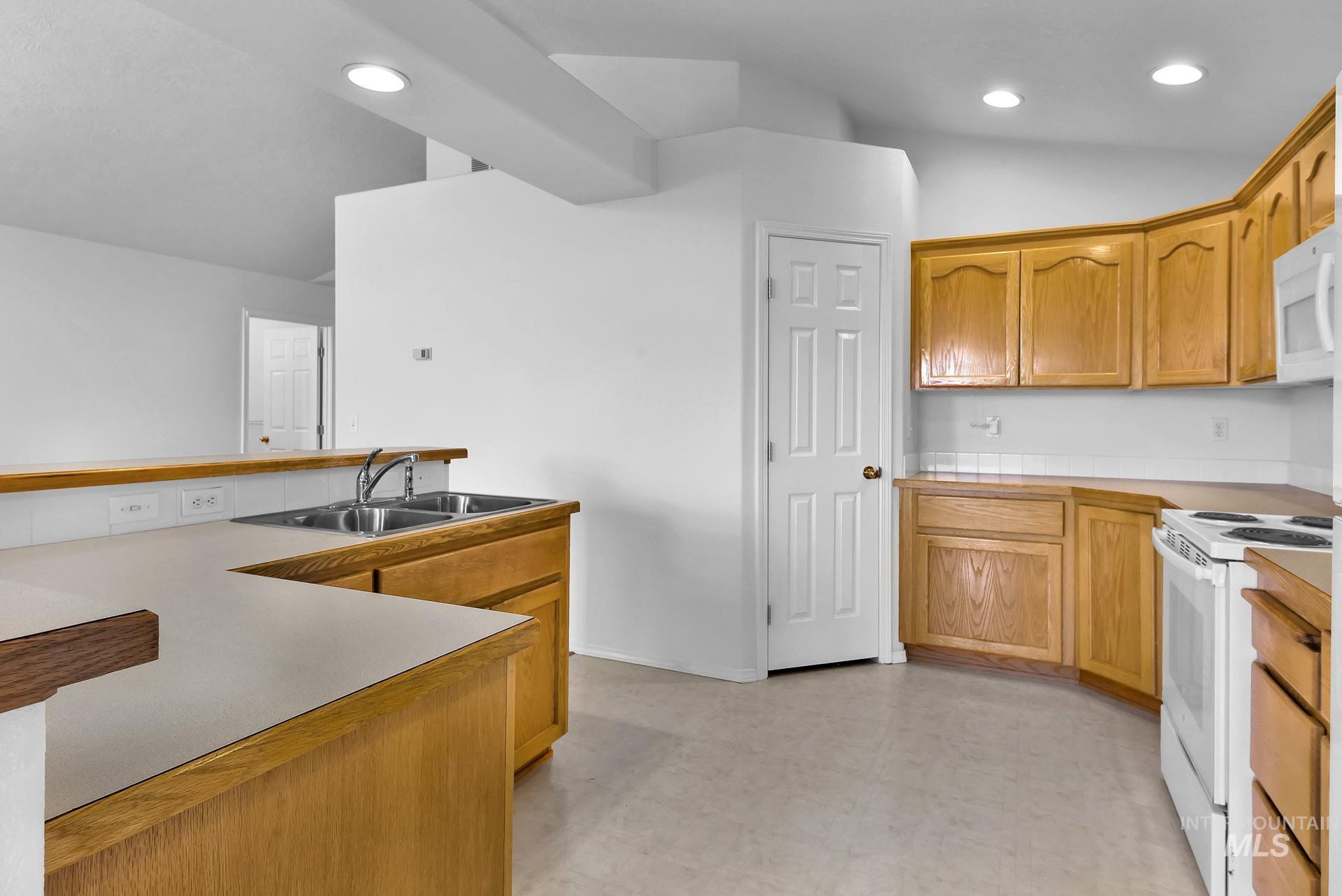 227 E Spinosa Dr, Meridian, Idaho 83646-3345, 2 Bedrooms, 2 Bathrooms, Residential For Sale, Price $394,500, 98946292