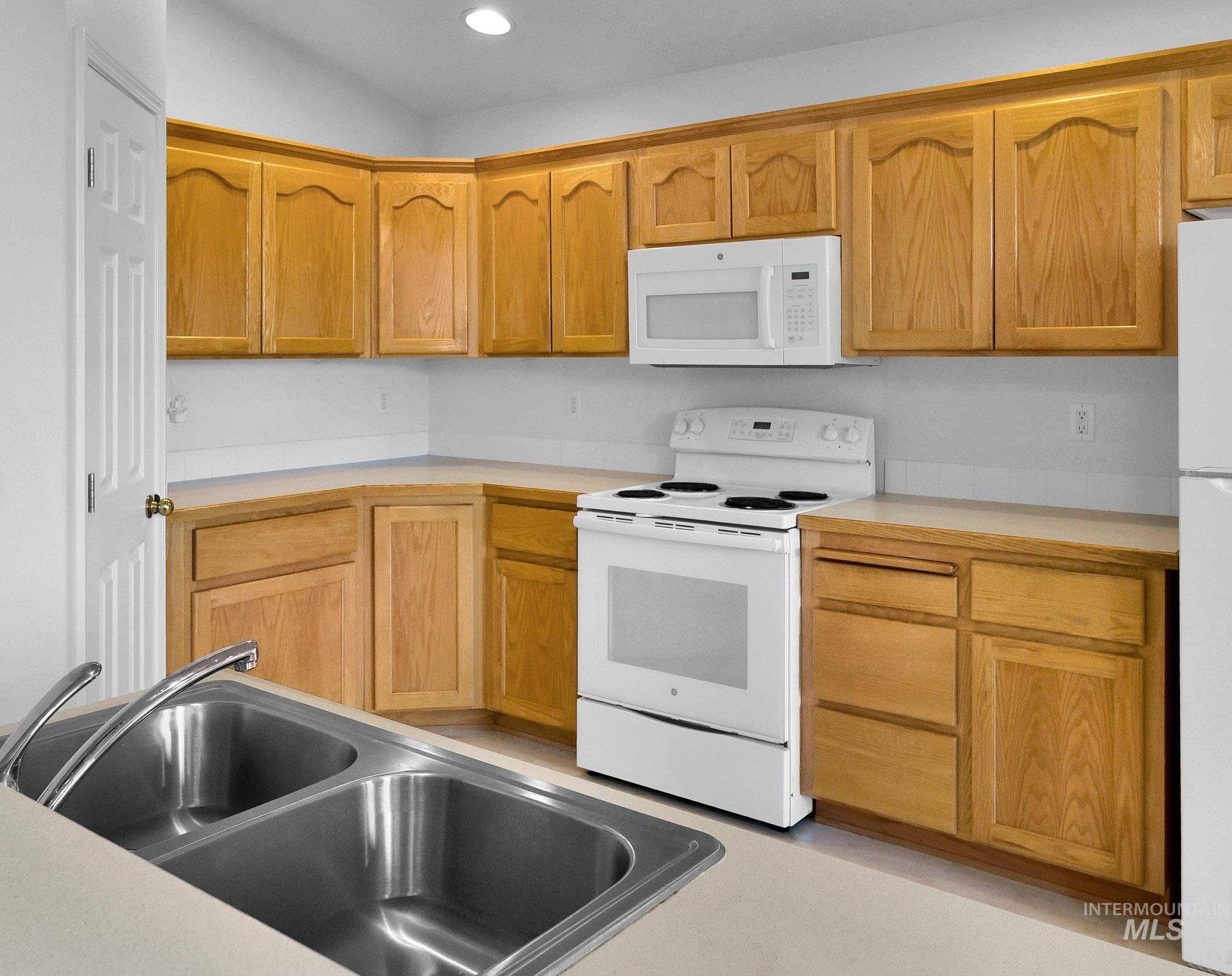 227 E Spinosa Dr, Meridian, Idaho 83646-3345, 2 Bedrooms, 2 Bathrooms, Residential For Sale, Price $394,500, 98946292