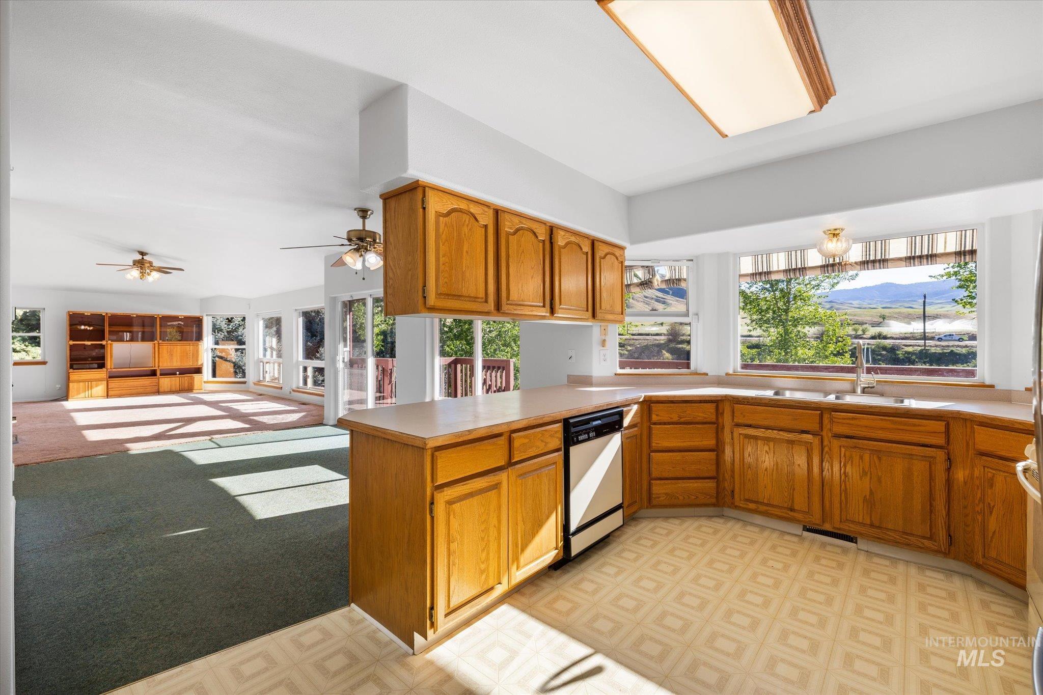 21 Gardena Lane, Horseshoe Bend, Idaho 83629, 3 Bedrooms, 3 Bathrooms, Residential For Sale, Price $865,000, 98946317