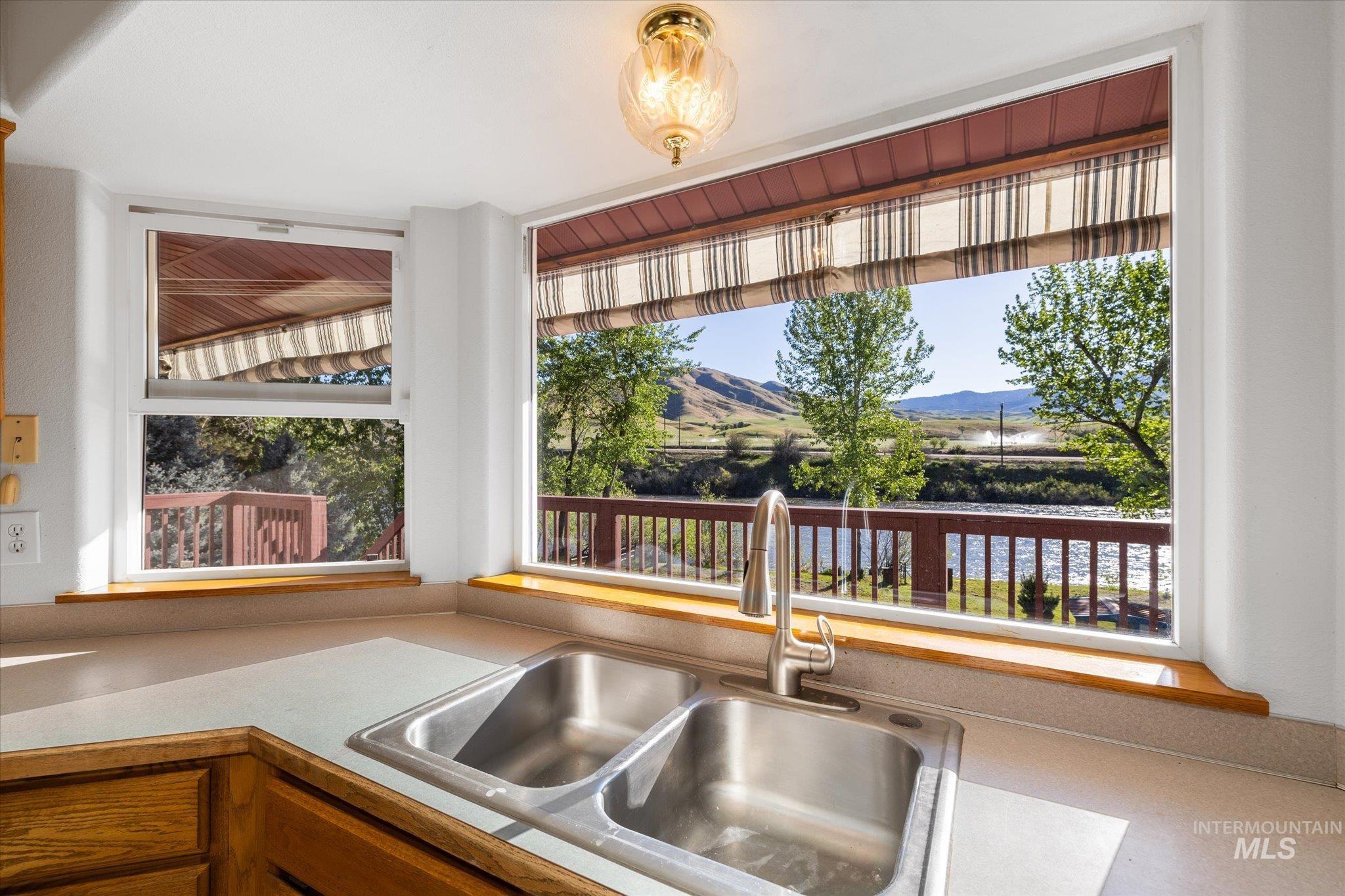 21 Gardena Lane, Horseshoe Bend, Idaho 83629, 3 Bedrooms, 3 Bathrooms, Residential For Sale, Price $865,000, 98946317