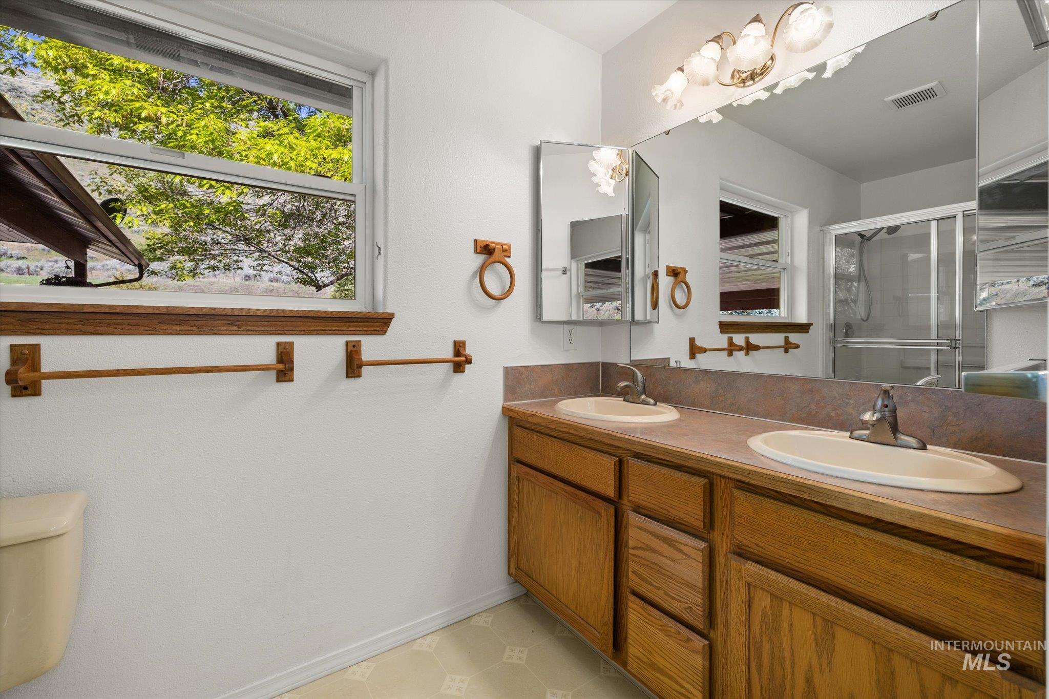 21 Gardena Lane, Horseshoe Bend, Idaho 83629, 3 Bedrooms, 3 Bathrooms, Residential For Sale, Price $865,000, 98946317