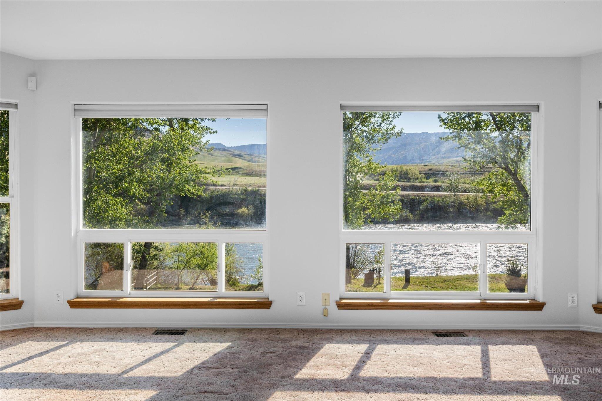21 Gardena Lane, Horseshoe Bend, Idaho 83629, 3 Bedrooms, 3 Bathrooms, Residential For Sale, Price $865,000, 98946317