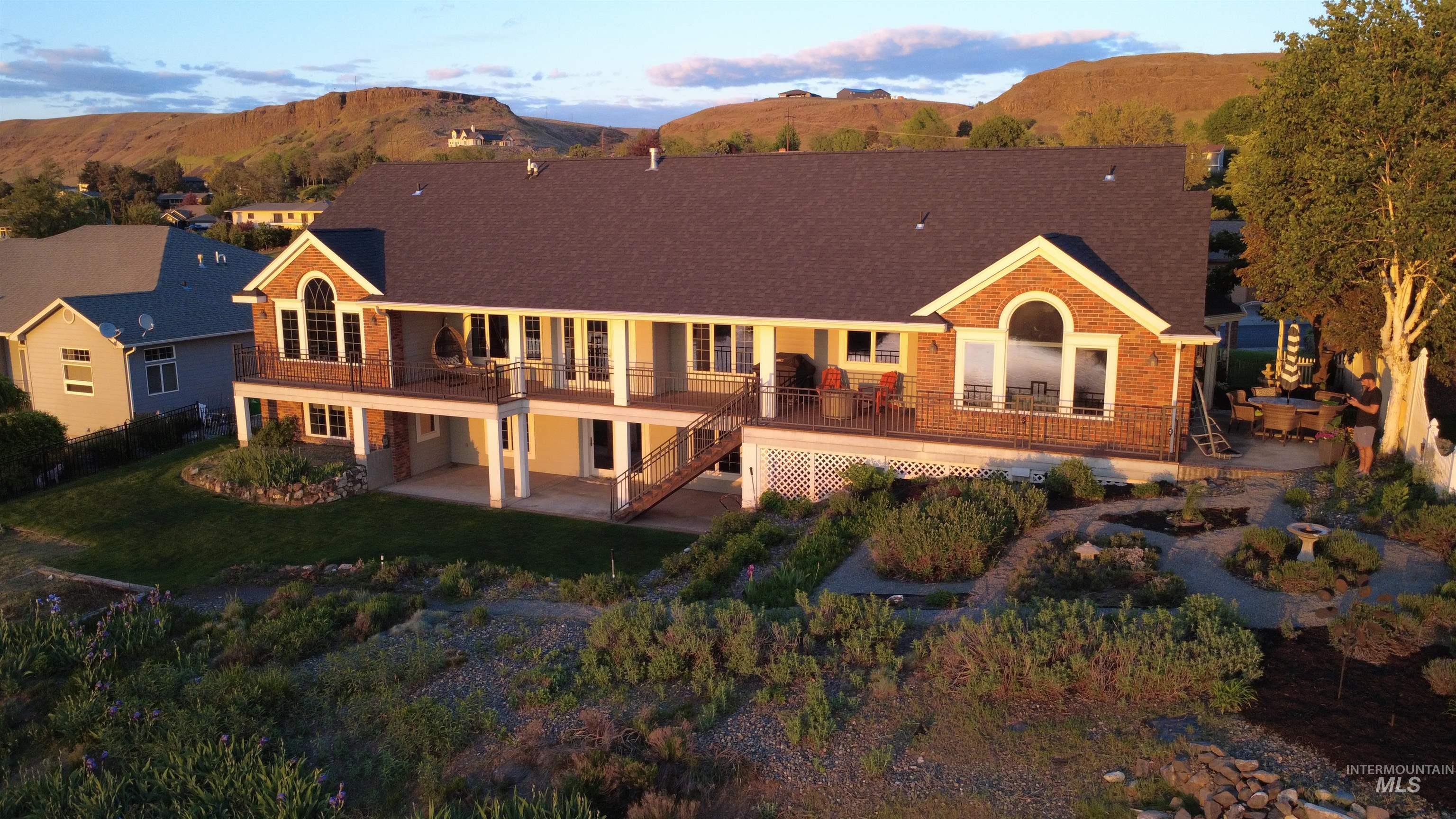 176 Marine View Drive, Lewiston, Idaho 83501, 5 Bedrooms, 3 Bathrooms, Residential For Sale, Price $859,598, 98946328