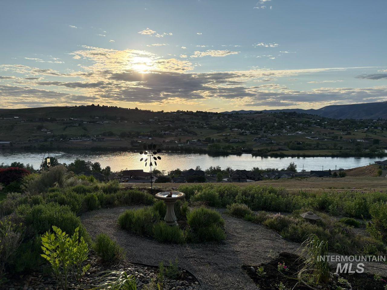 176 Marine View Drive, Lewiston, Idaho 83501, 5 Bedrooms, 3 Bathrooms, Residential For Sale, Price $859,598, 98946328