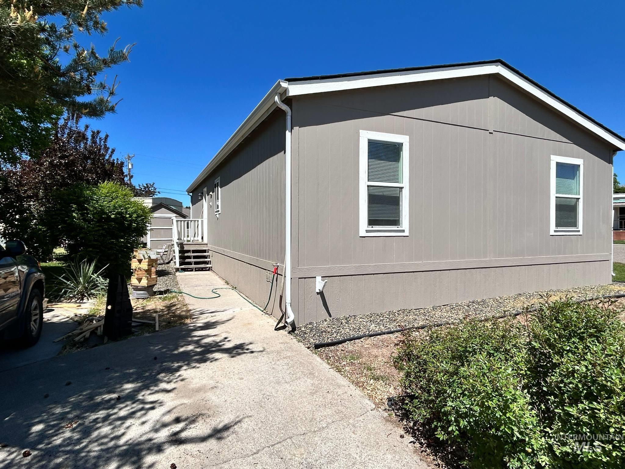 1500 W 7th #B9, Weiser, Idaho 83672, 3 Bedrooms, 2 Bathrooms, Residential For Sale, Price $145,000, 98946359