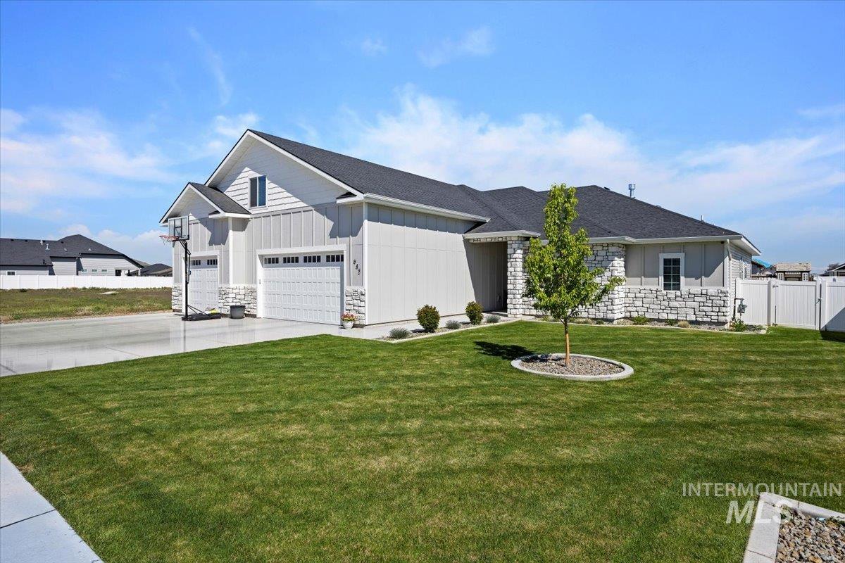 942 Paintbrush, Kimberly, Idaho 83341, 6 Bedrooms, 3.5 Bathrooms, Residential For Sale, Price $772,000, 98946401