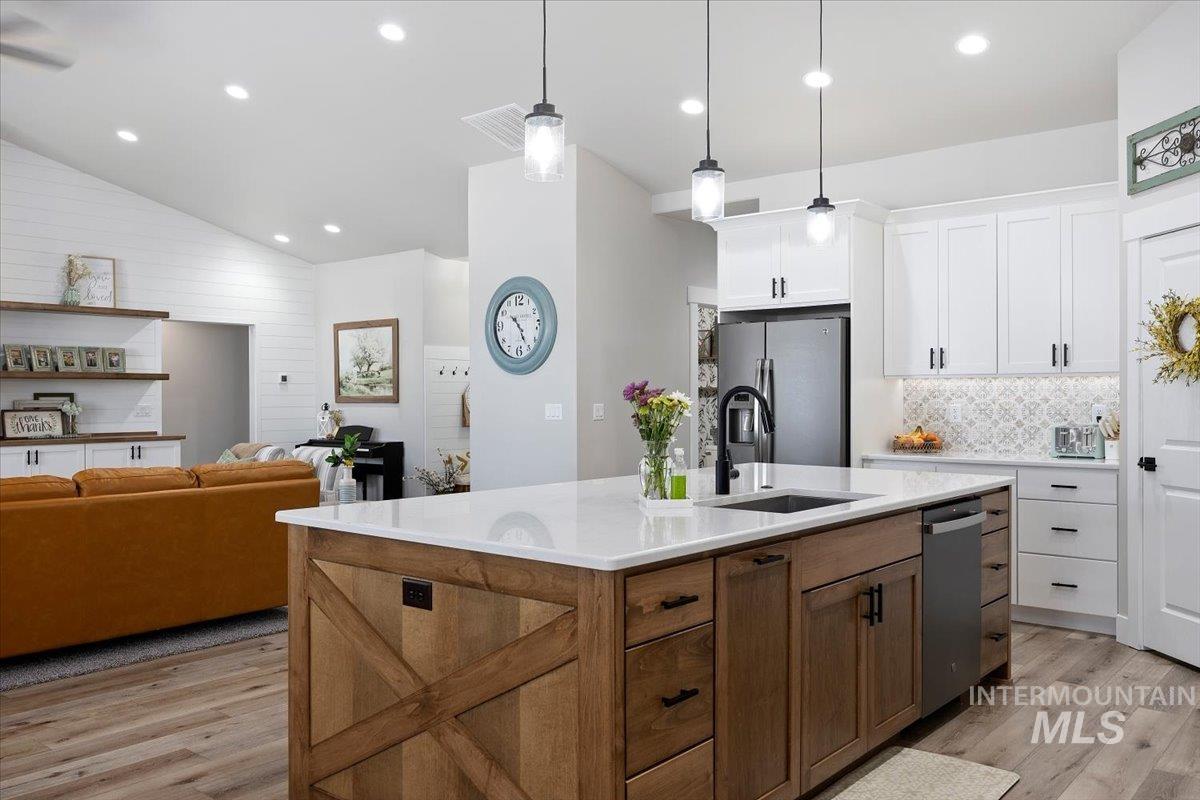 942 Paintbrush, Kimberly, Idaho 83341, 6 Bedrooms, 3.5 Bathrooms, Residential For Sale, Price $772,000, 98946401
